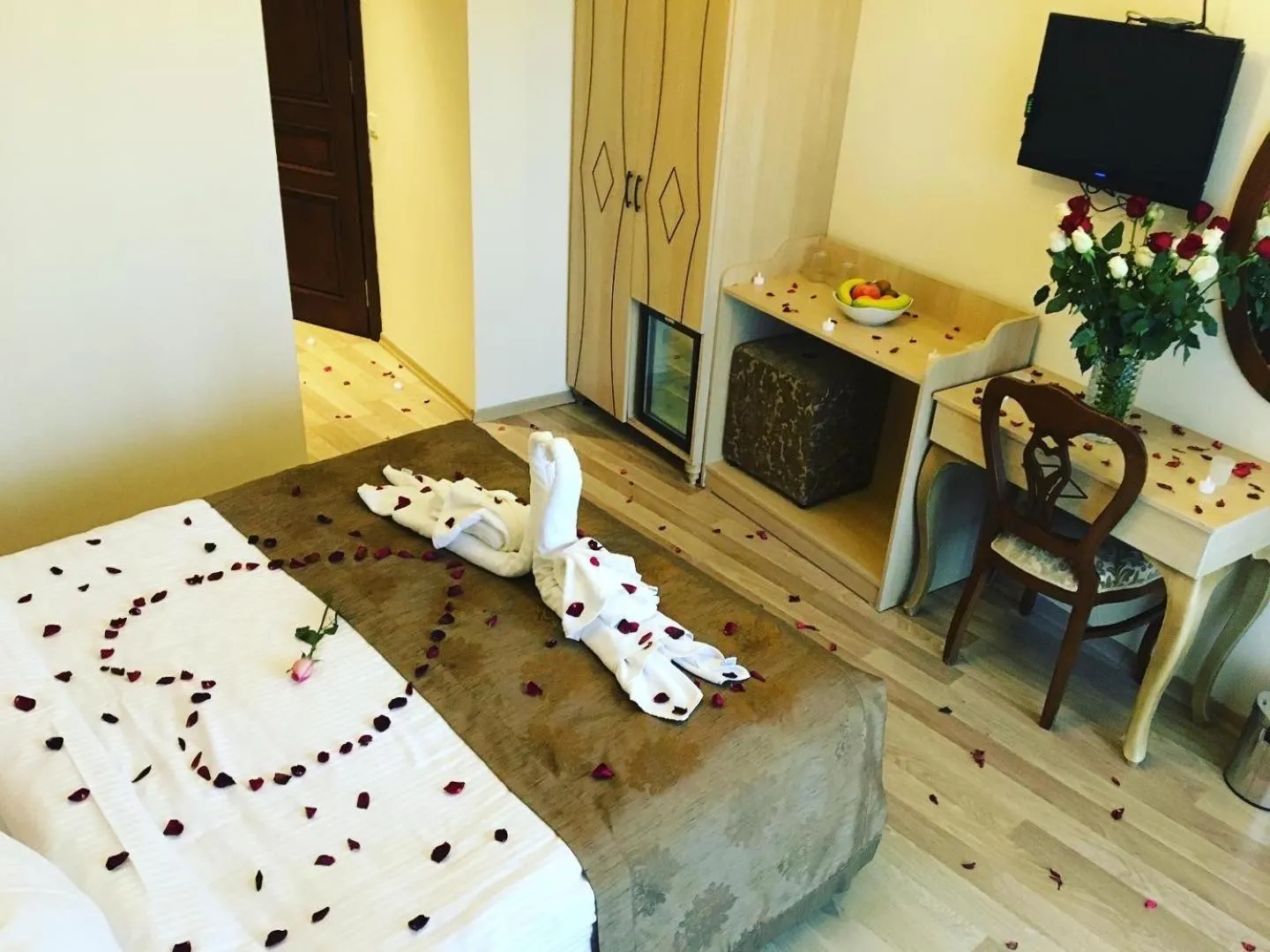 Decorative detail, Bed in Sultan Palace Hotel