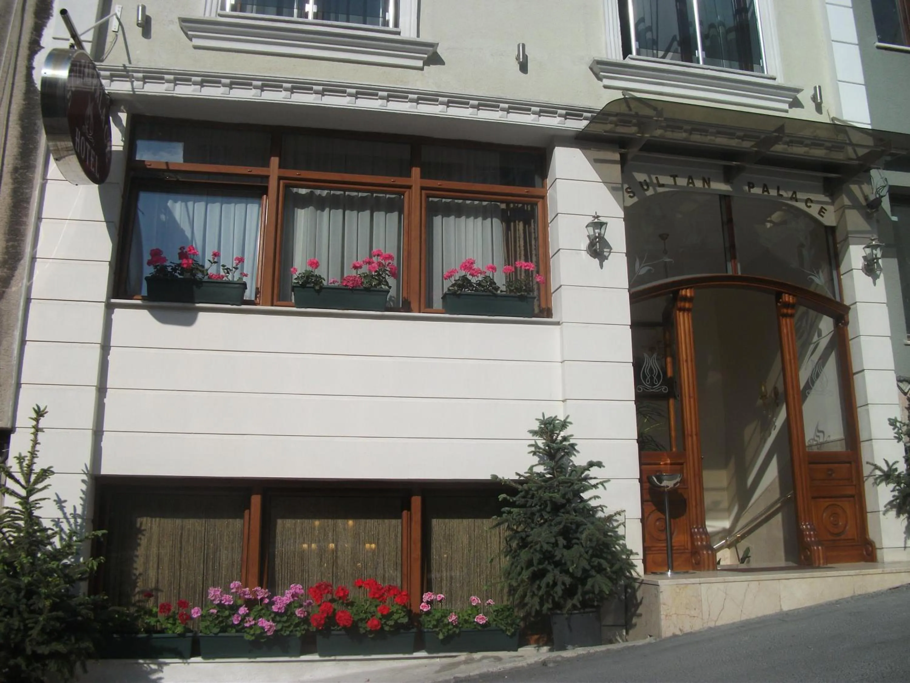 Facade/entrance in Sultan Palace Hotel