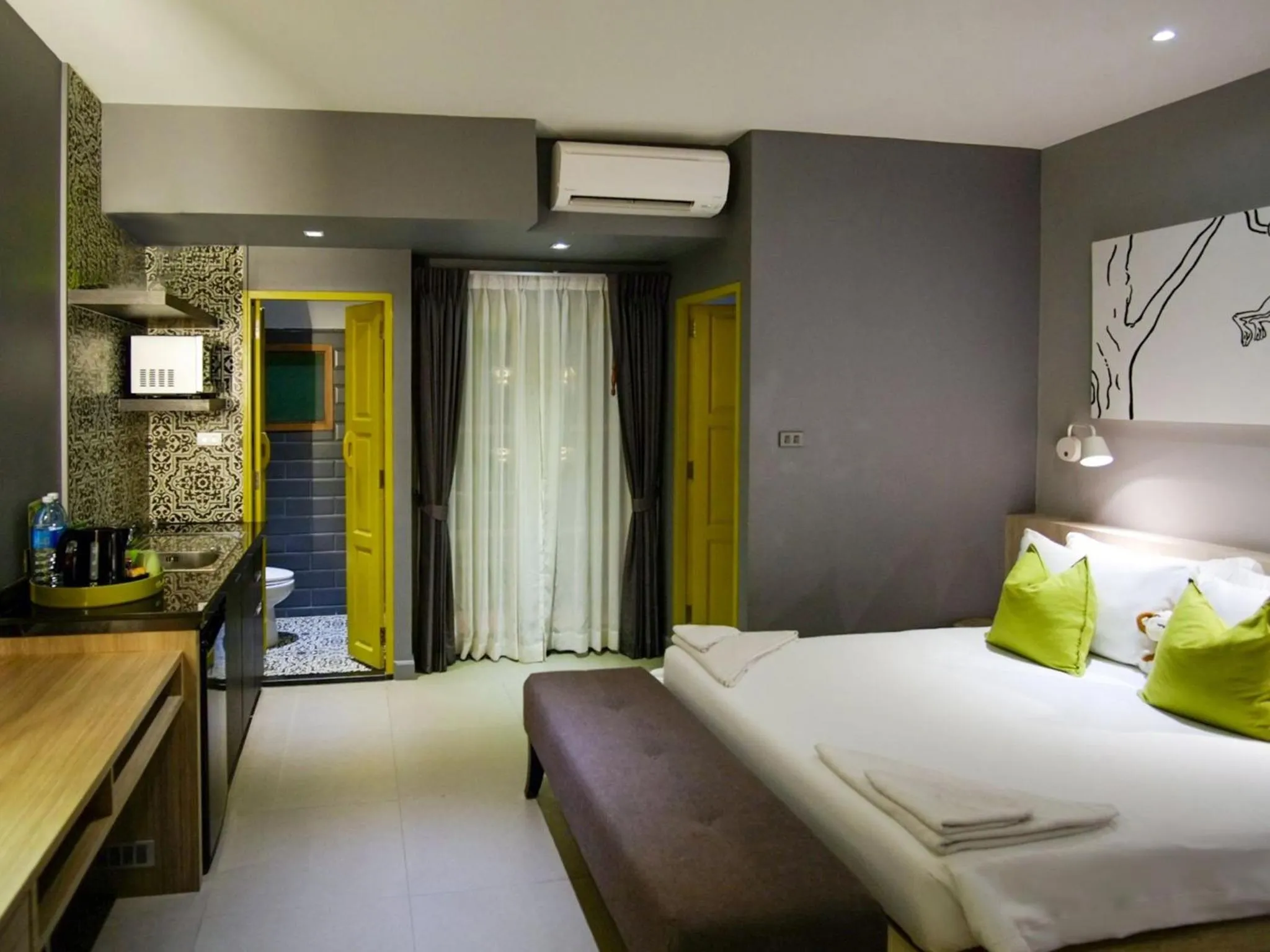 Photo of the whole room, Bed in Ploen Chaweng by Tolani