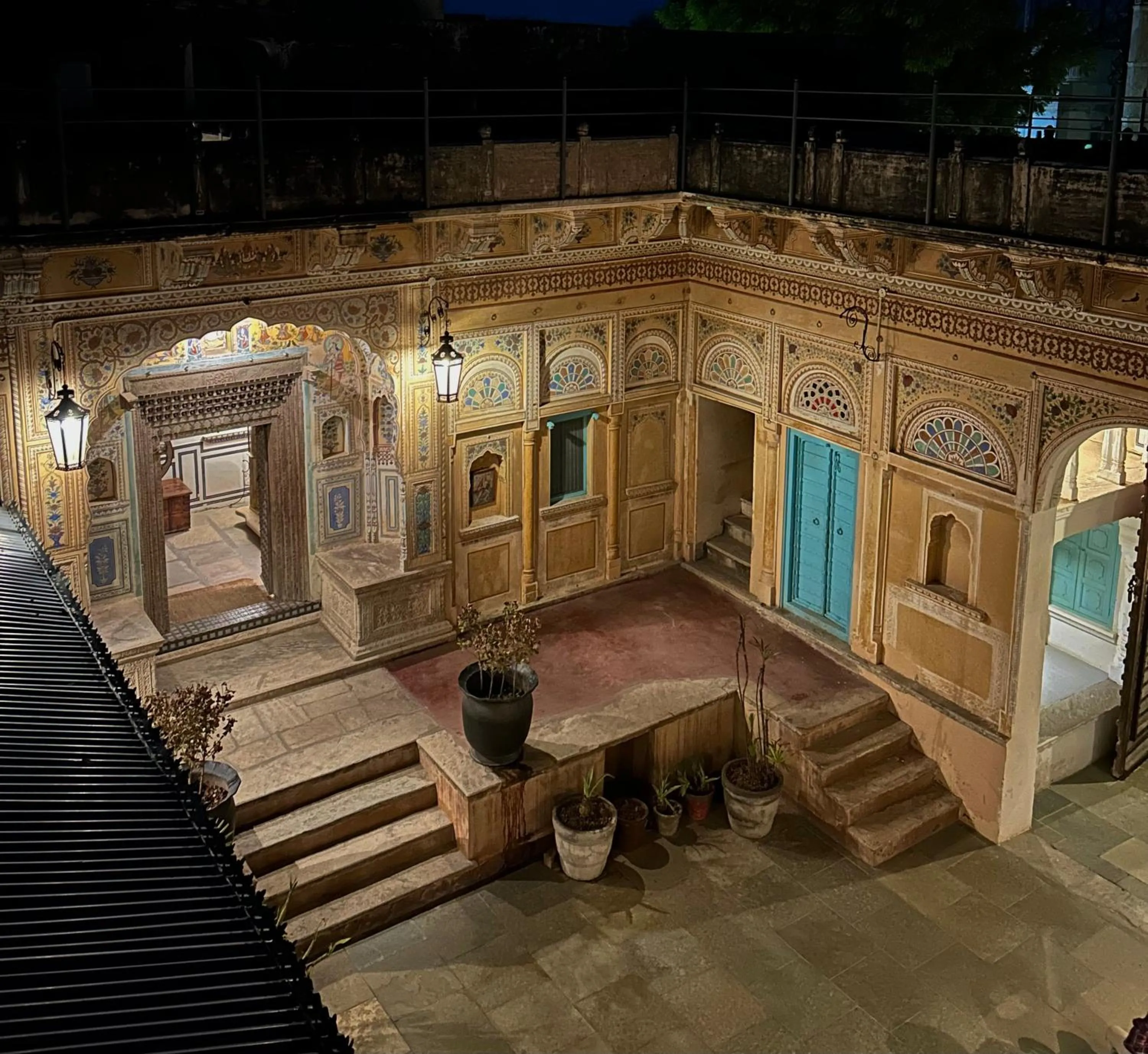 Inner courtyard view in Mandawa Kothi