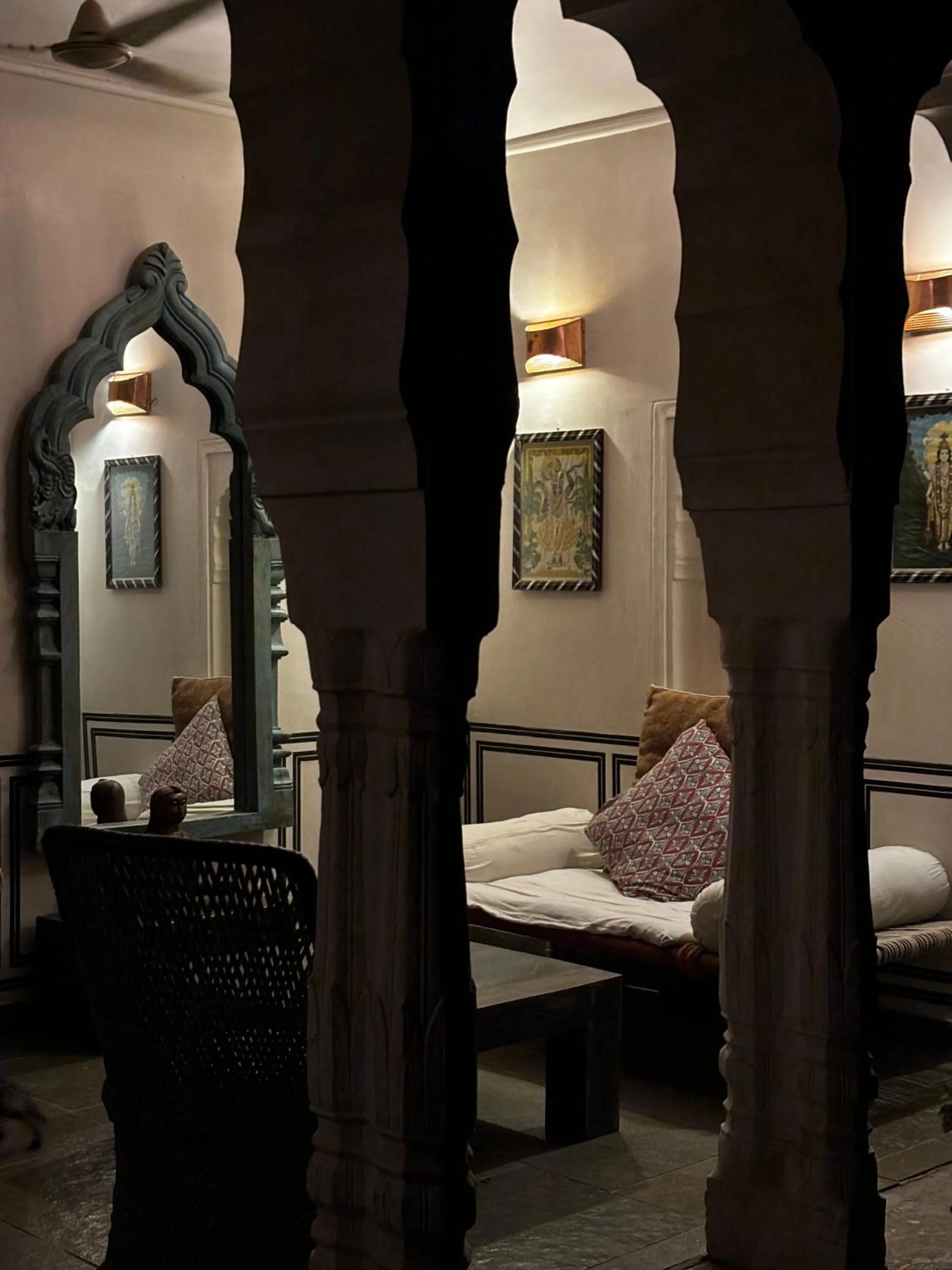 Bed in Mandawa Kothi