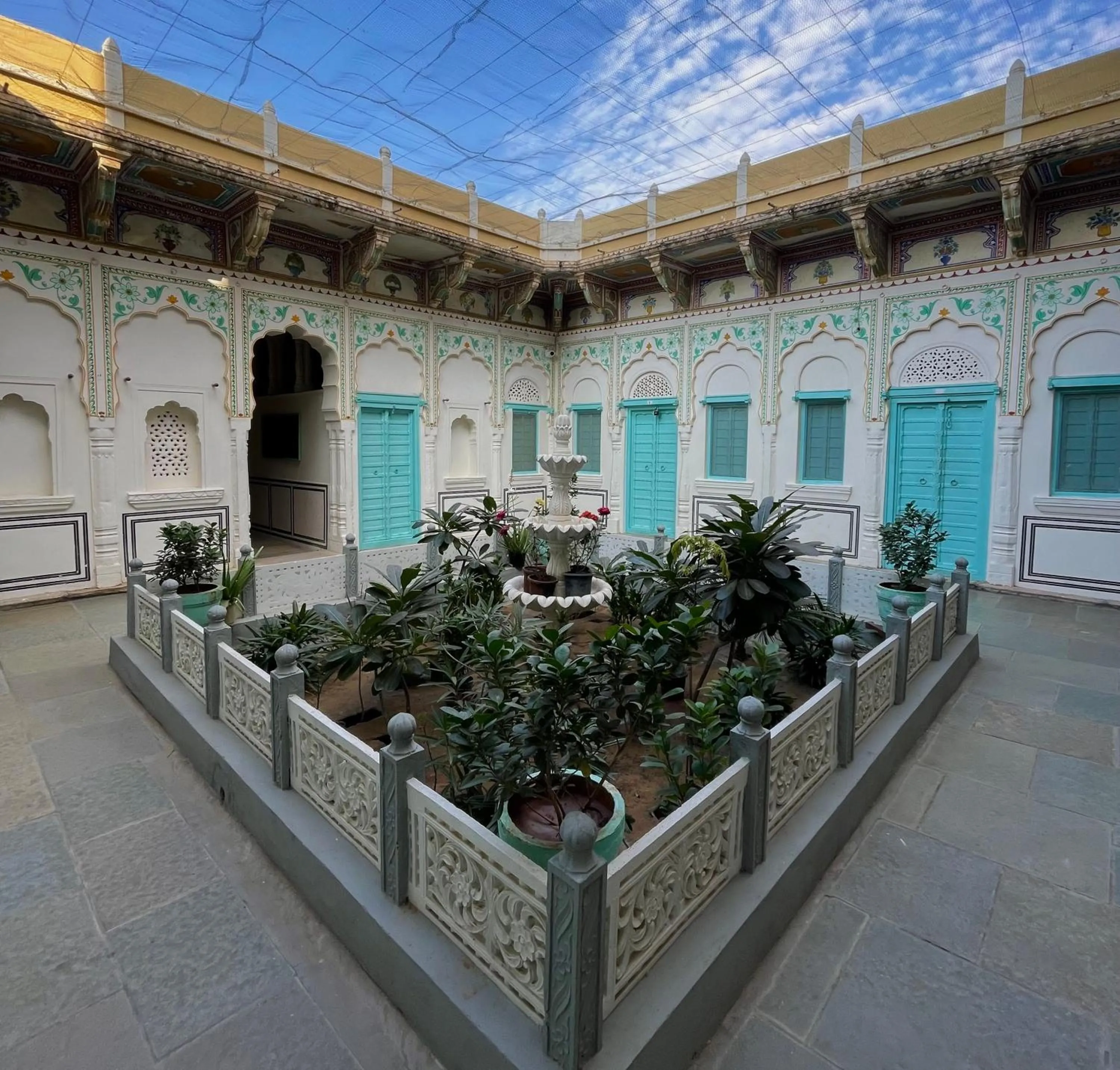 Inner courtyard view in Mandawa Kothi