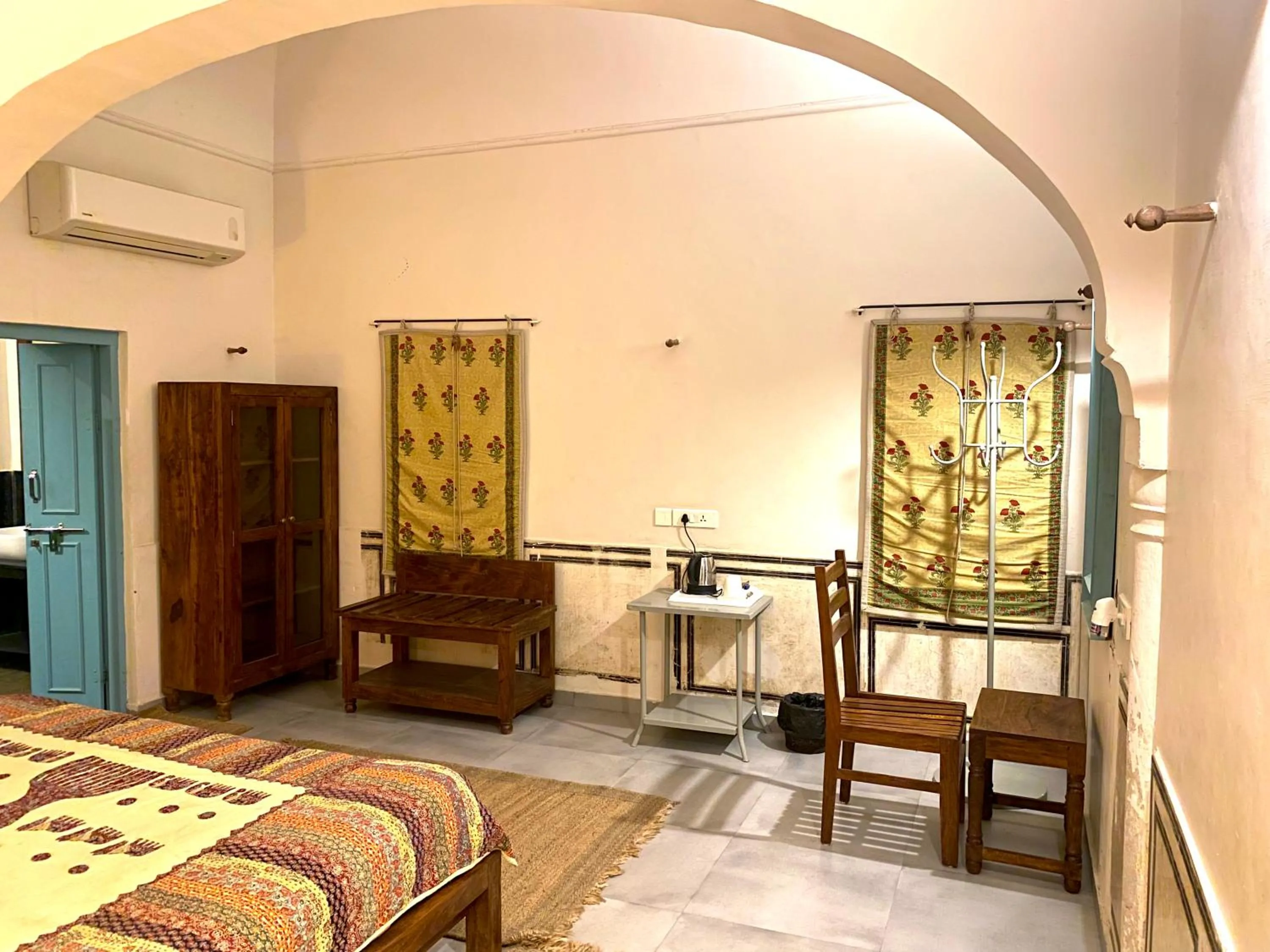 Bed in Mandawa Kothi
