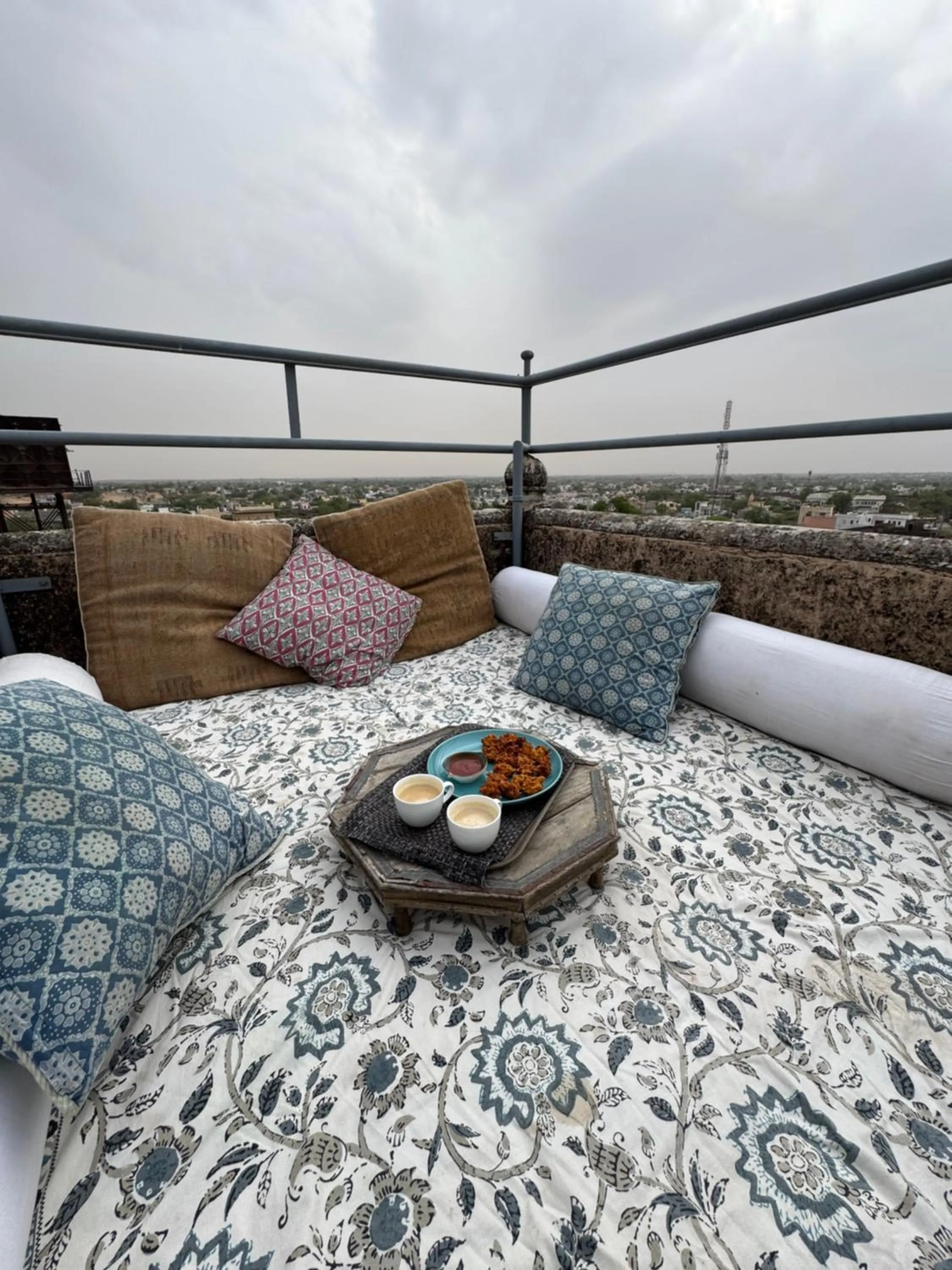 Restaurant/places to eat, Bed in Mandawa Kothi