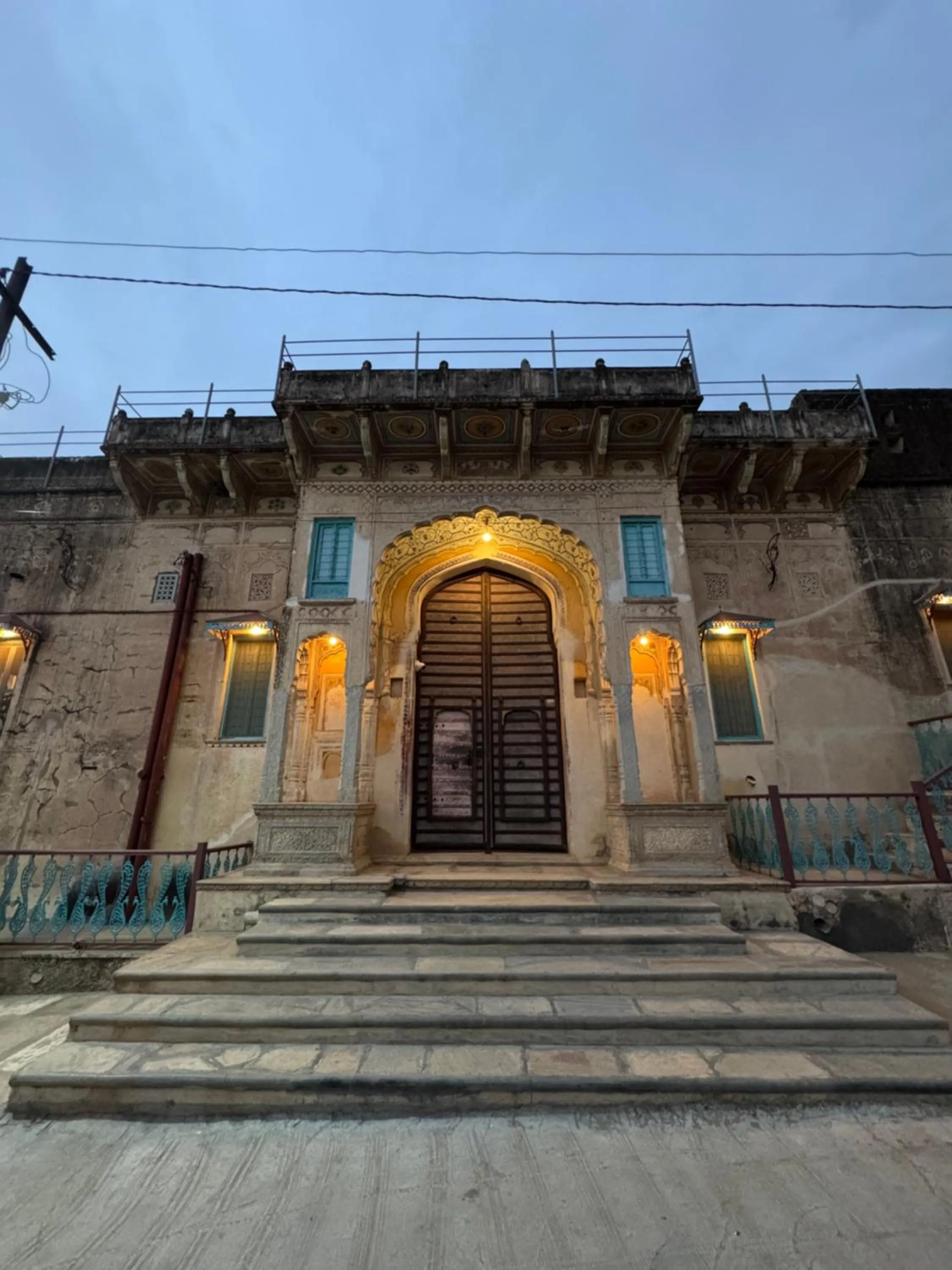 Facade/entrance in Mandawa Kothi