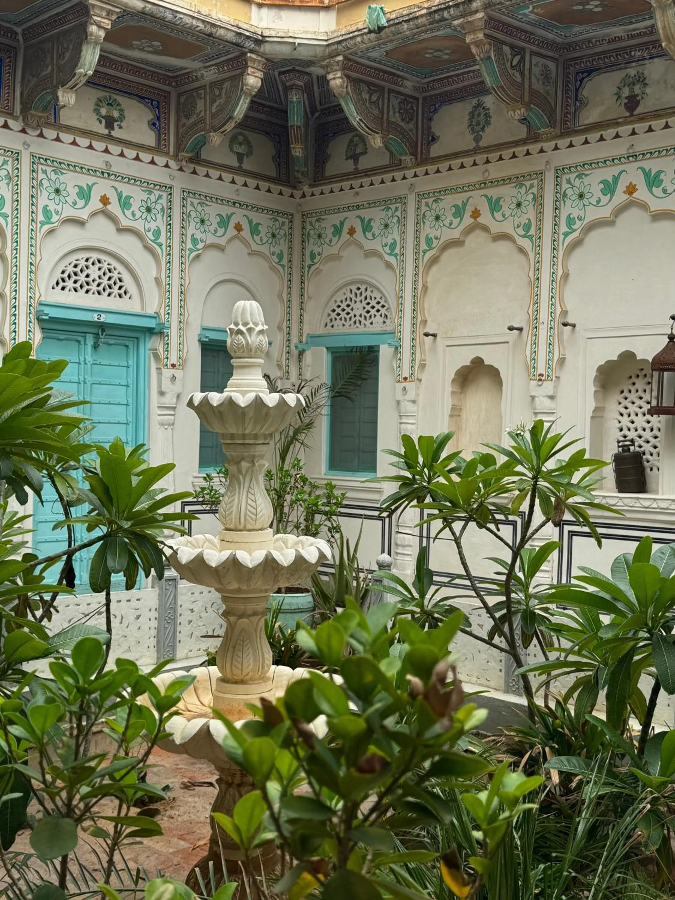 Inner courtyard view in Mandawa Kothi