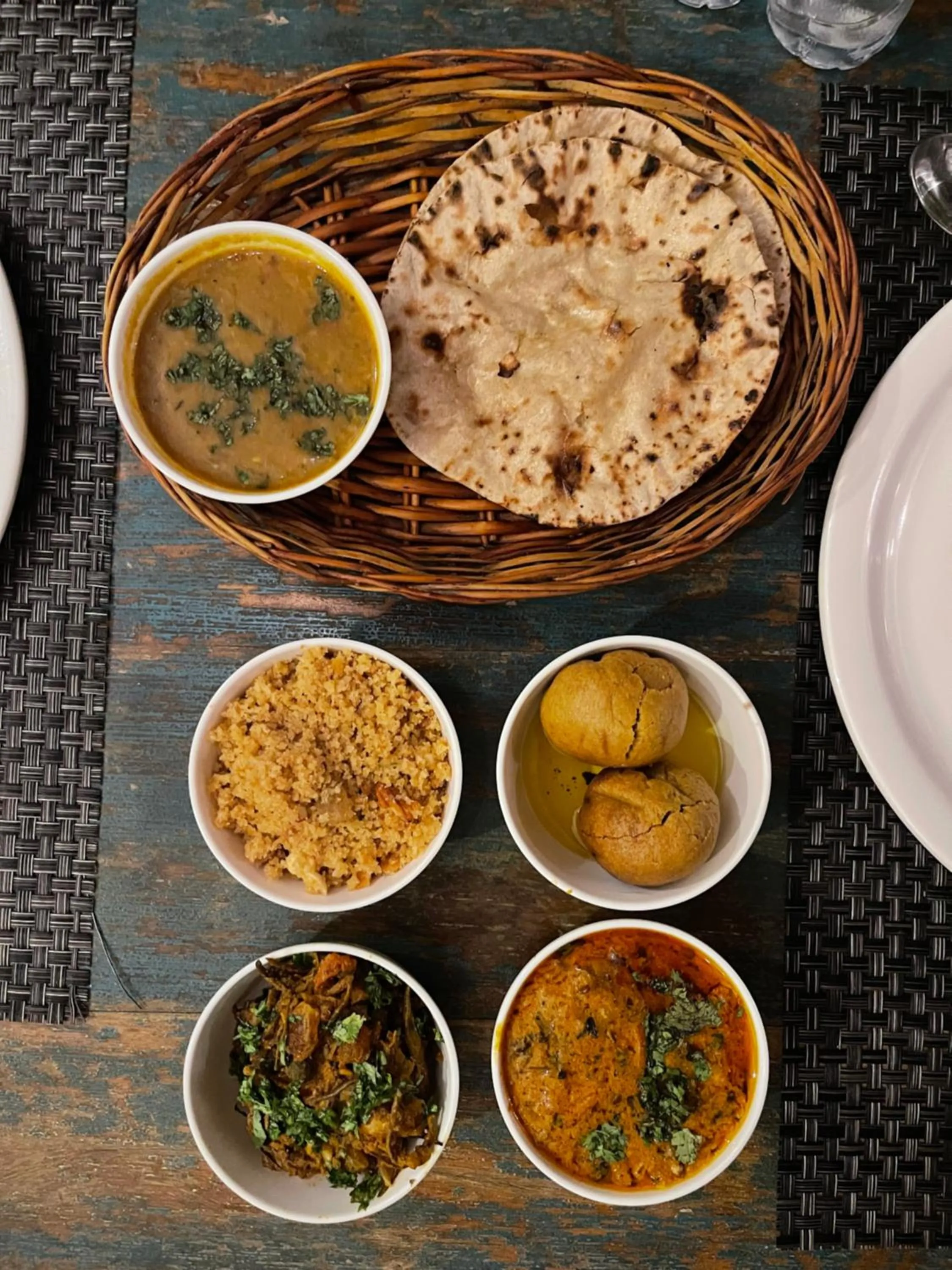 Restaurant/places to eat in Mandawa Kothi