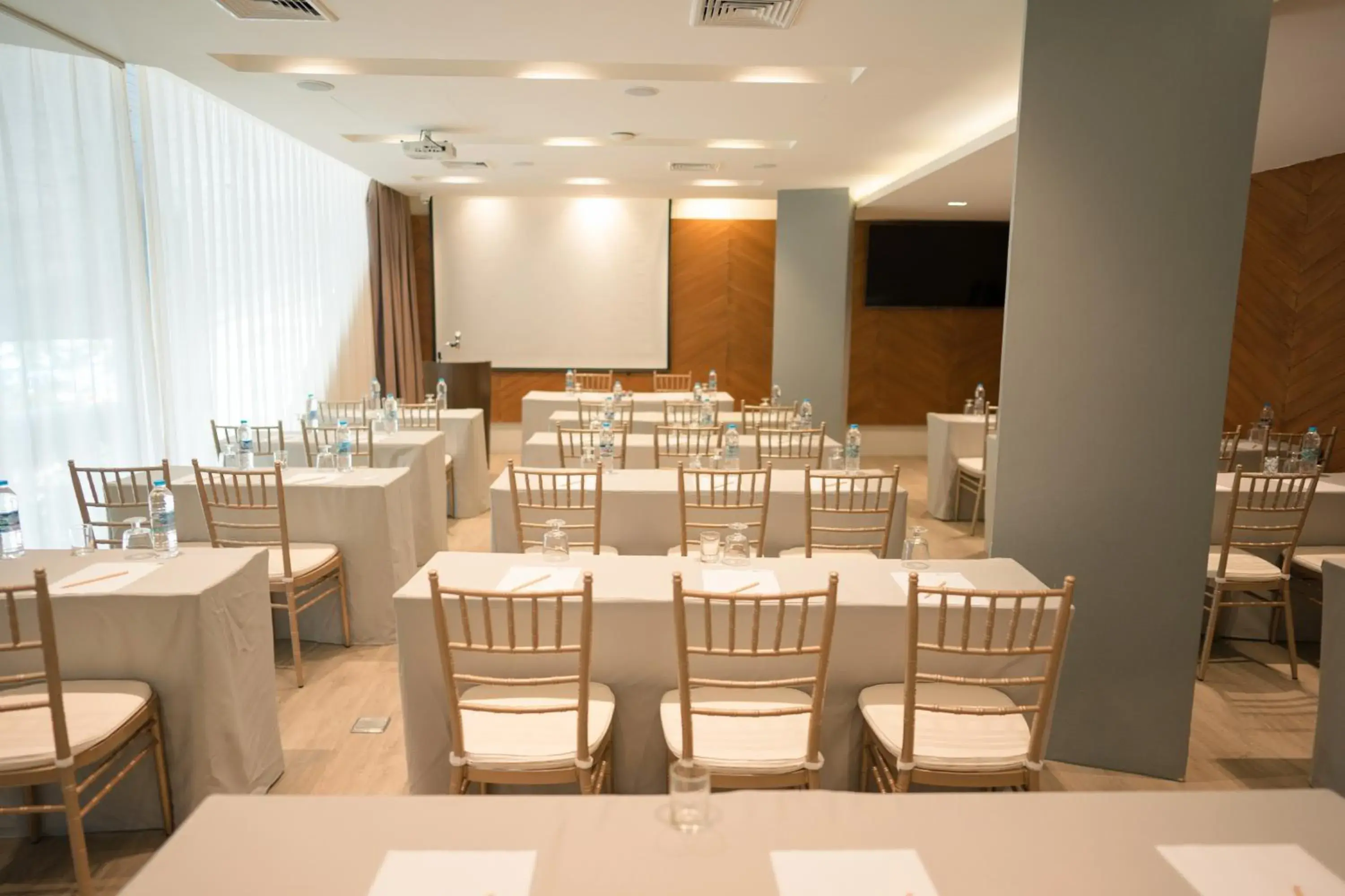 Property building in Whale Hua Hin - SHA Plus Property building in Whale Hua Hin - SHA Plus