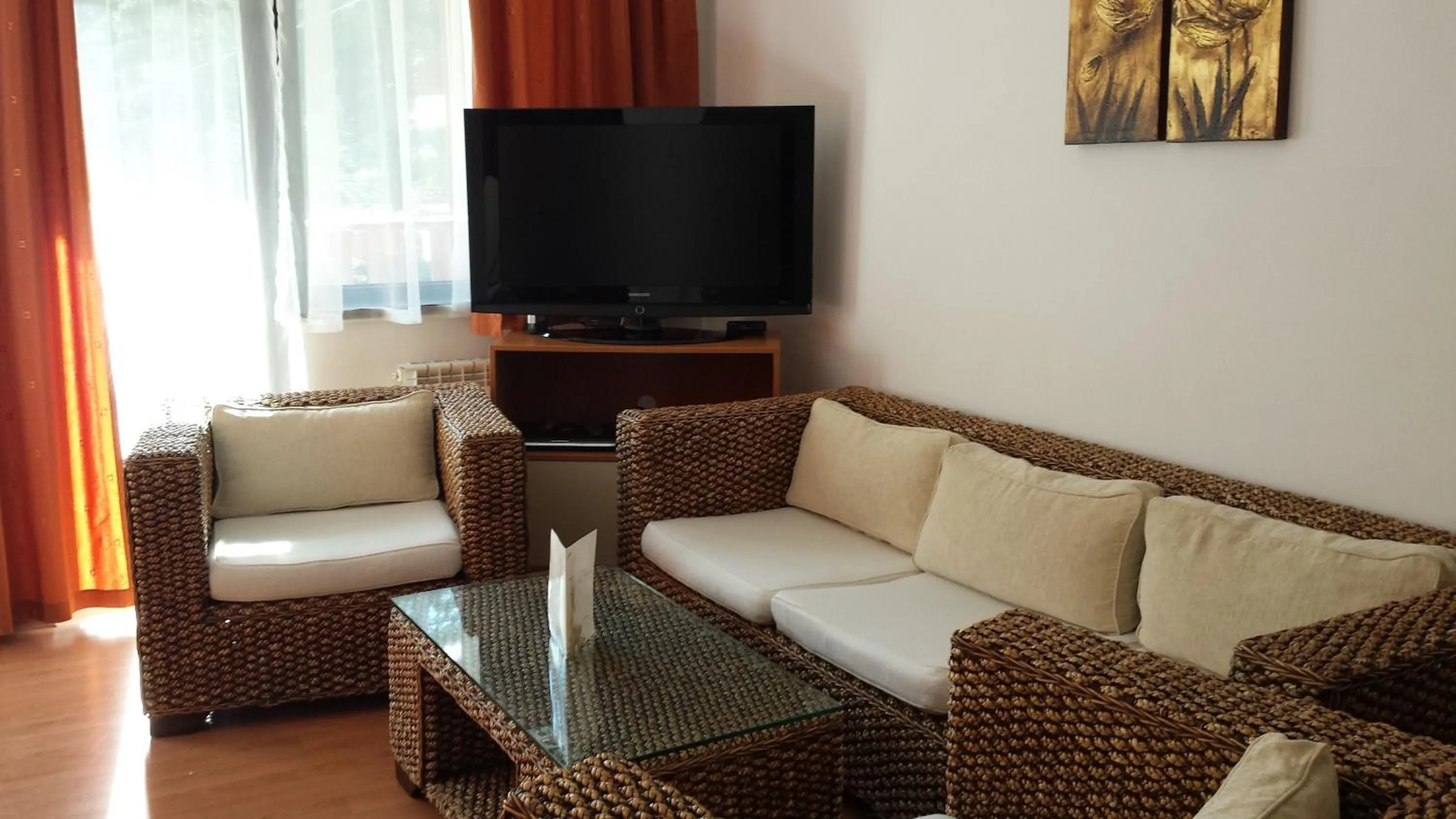 TV and multimedia in Apart Hotel Flora Residence Daisy