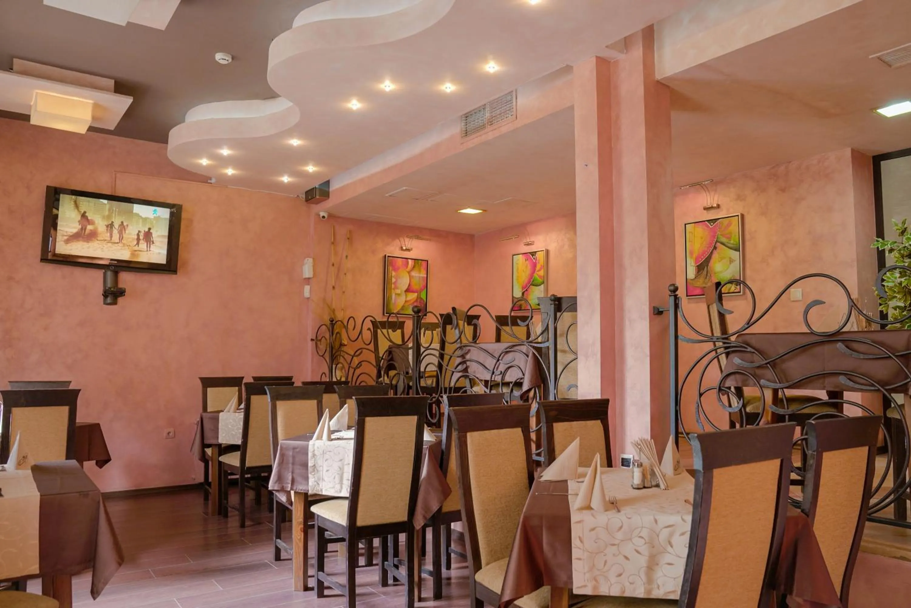 Restaurant/places to eat in Apart Hotel Flora Residence Daisy