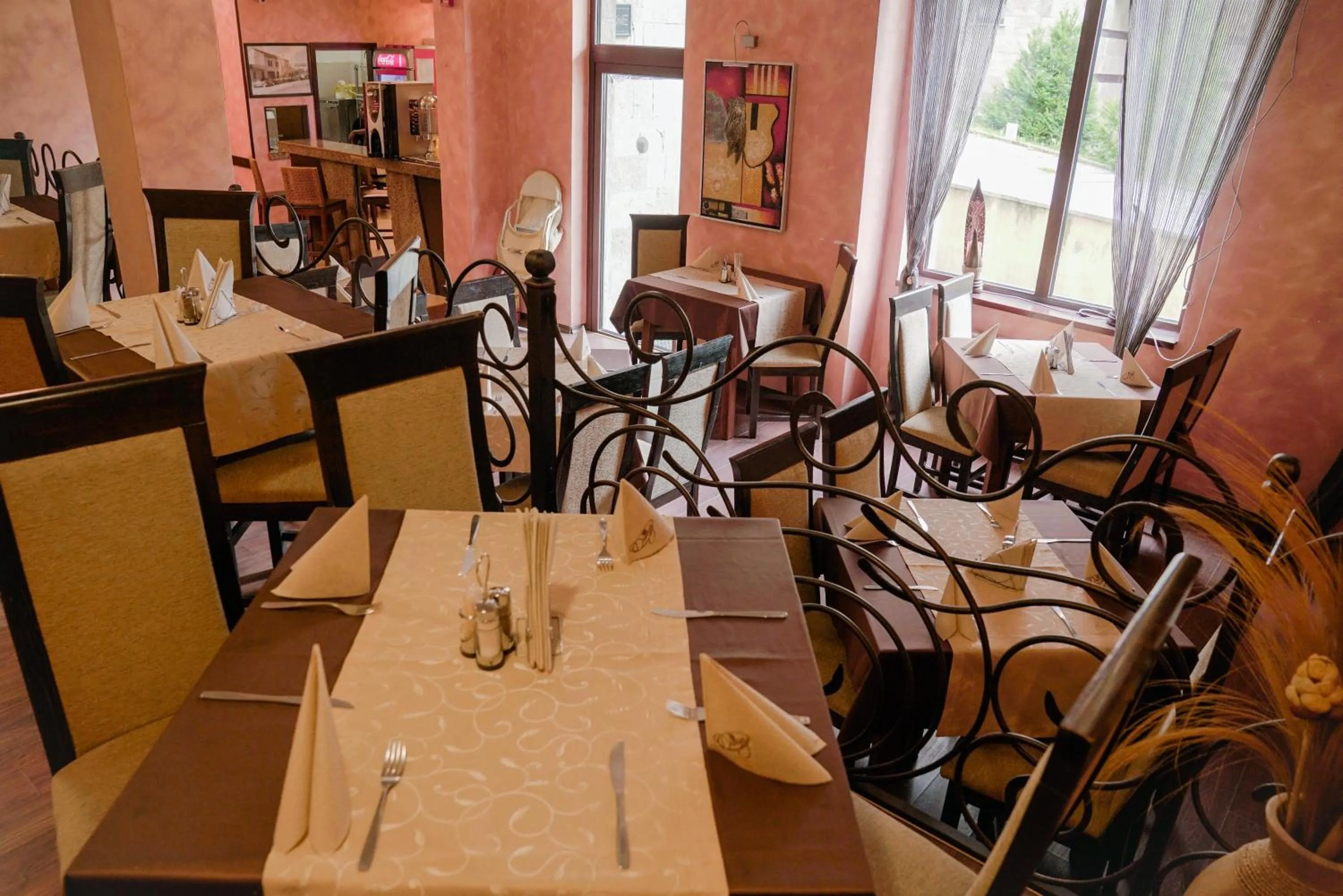 Restaurant/places to eat in Apart Hotel Flora Residence Daisy