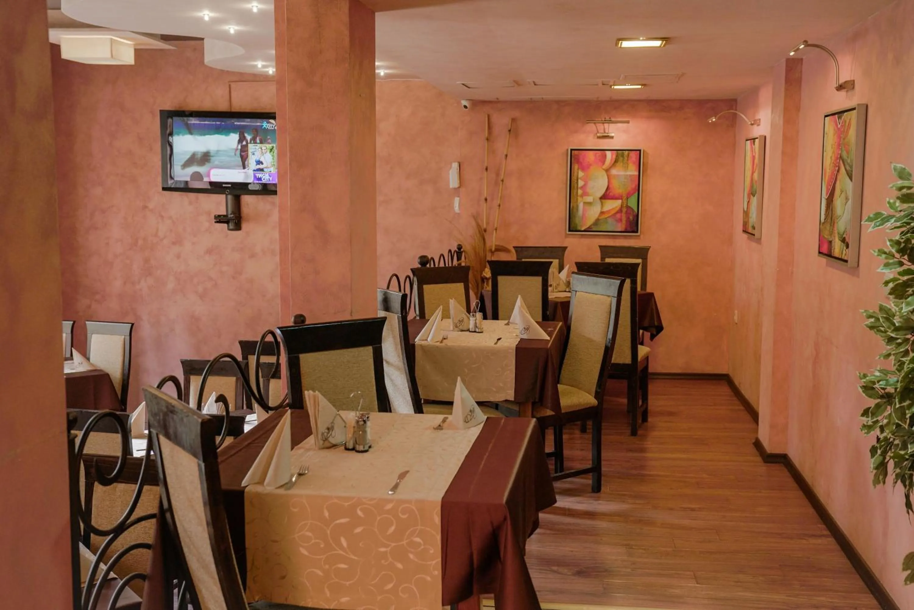 Restaurant/places to eat in Apart Hotel Flora Residence Daisy