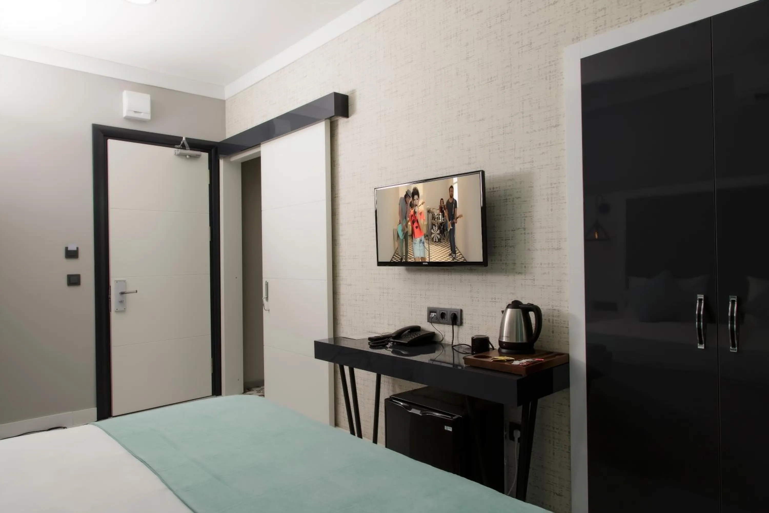 Coffee/tea facilities, Bed in Bakırköy DES Suit Otel