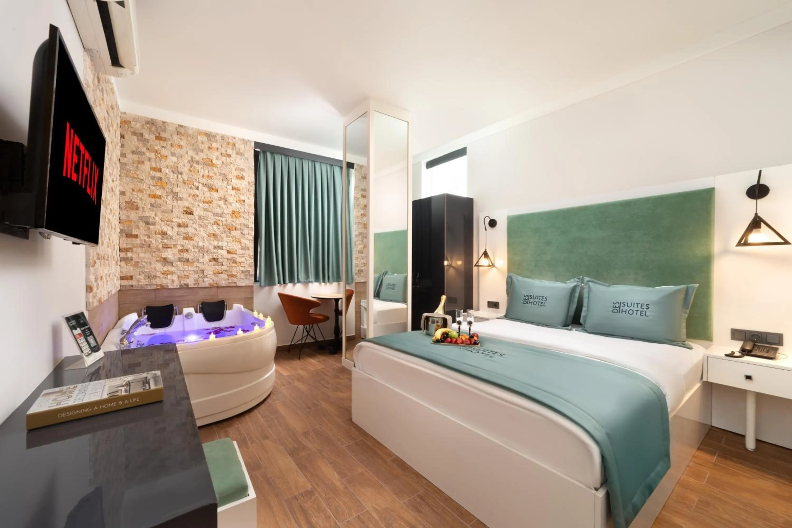 Photo of the whole room, Bed in Bakırköy DES Suit Otel