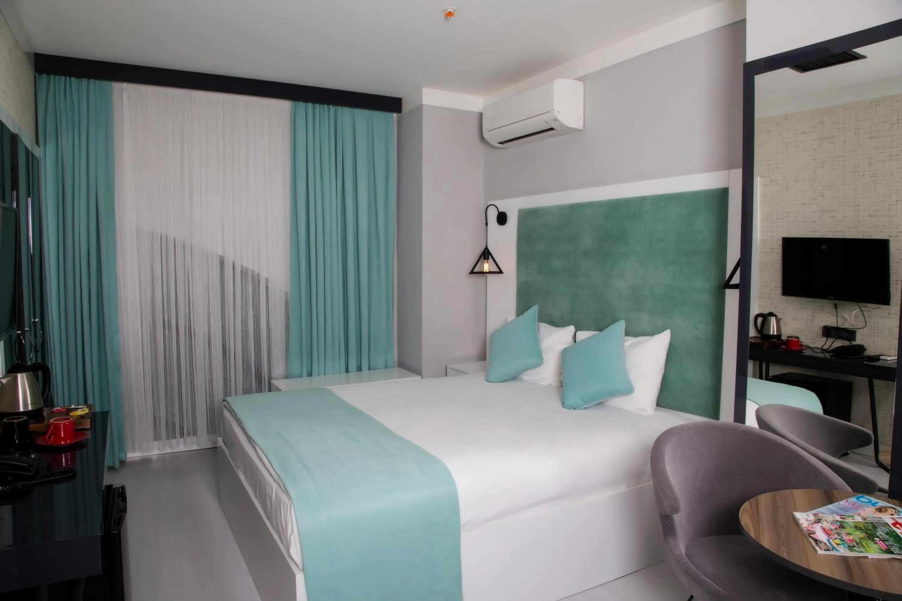 Photo of the whole room, Bed in Bakırköy DES Suit Otel