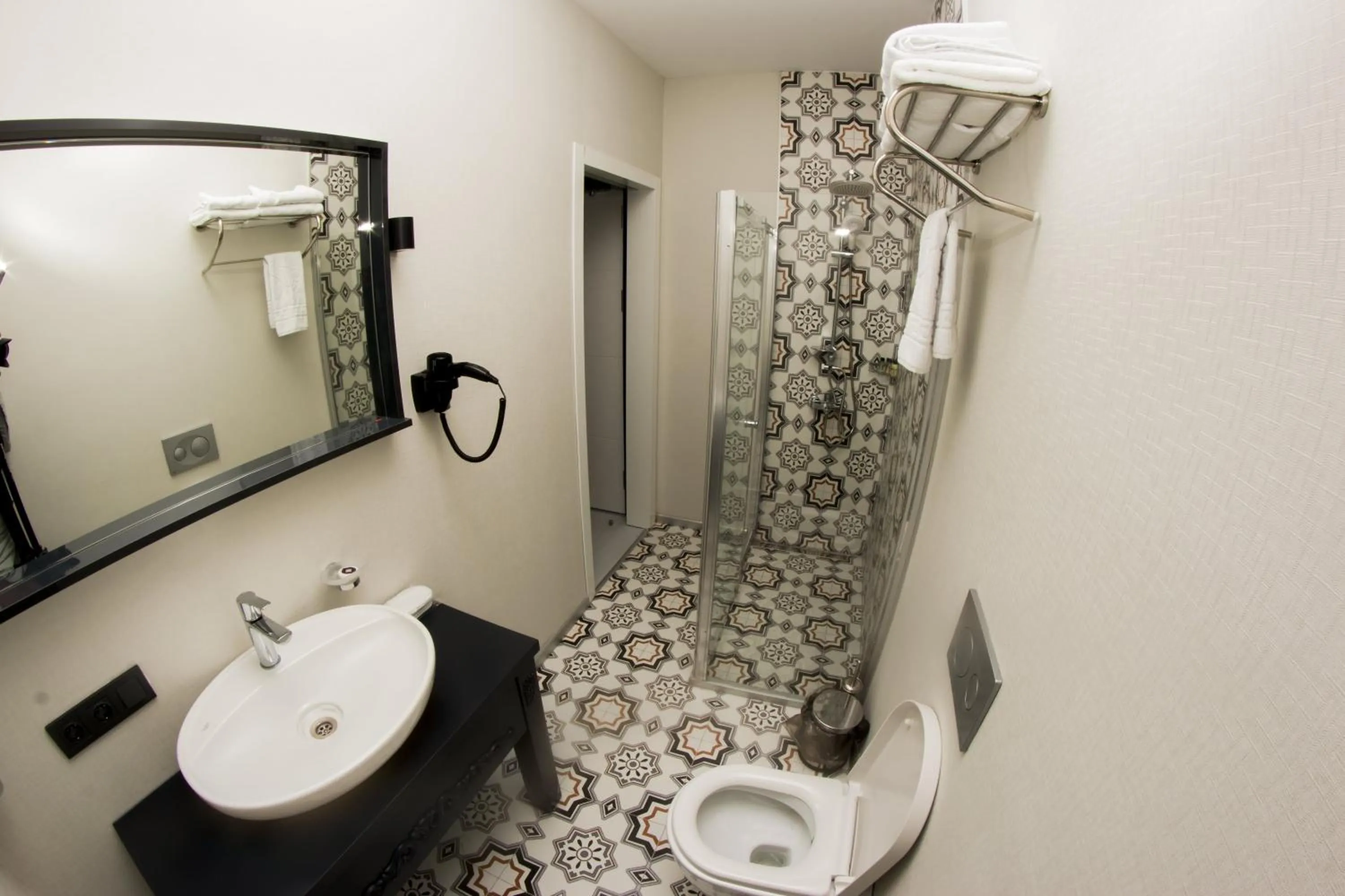 Shower in Bakırköy DES Suit Otel