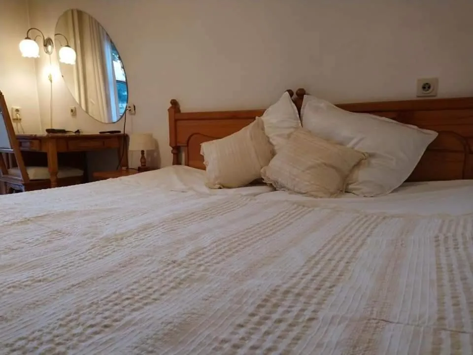 Bed in Park Hotel Amfora -Free Parking