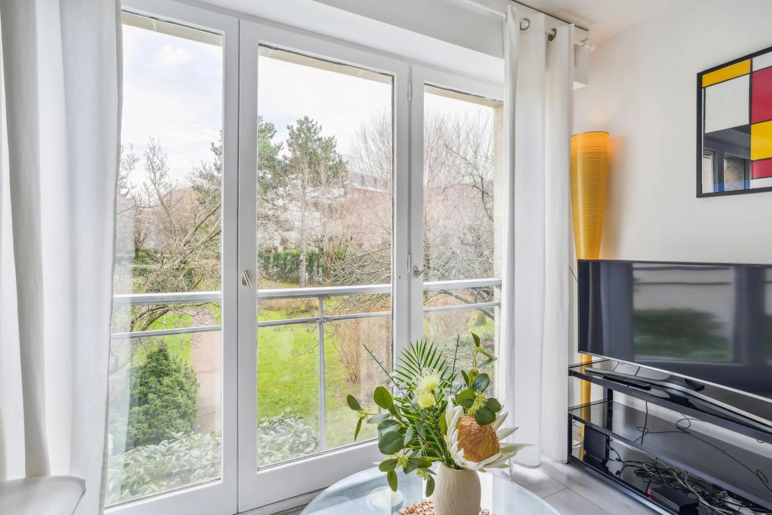 TV and multimedia in Résidence AURMAT - Appart - Hôtel - Boulogne - Paris