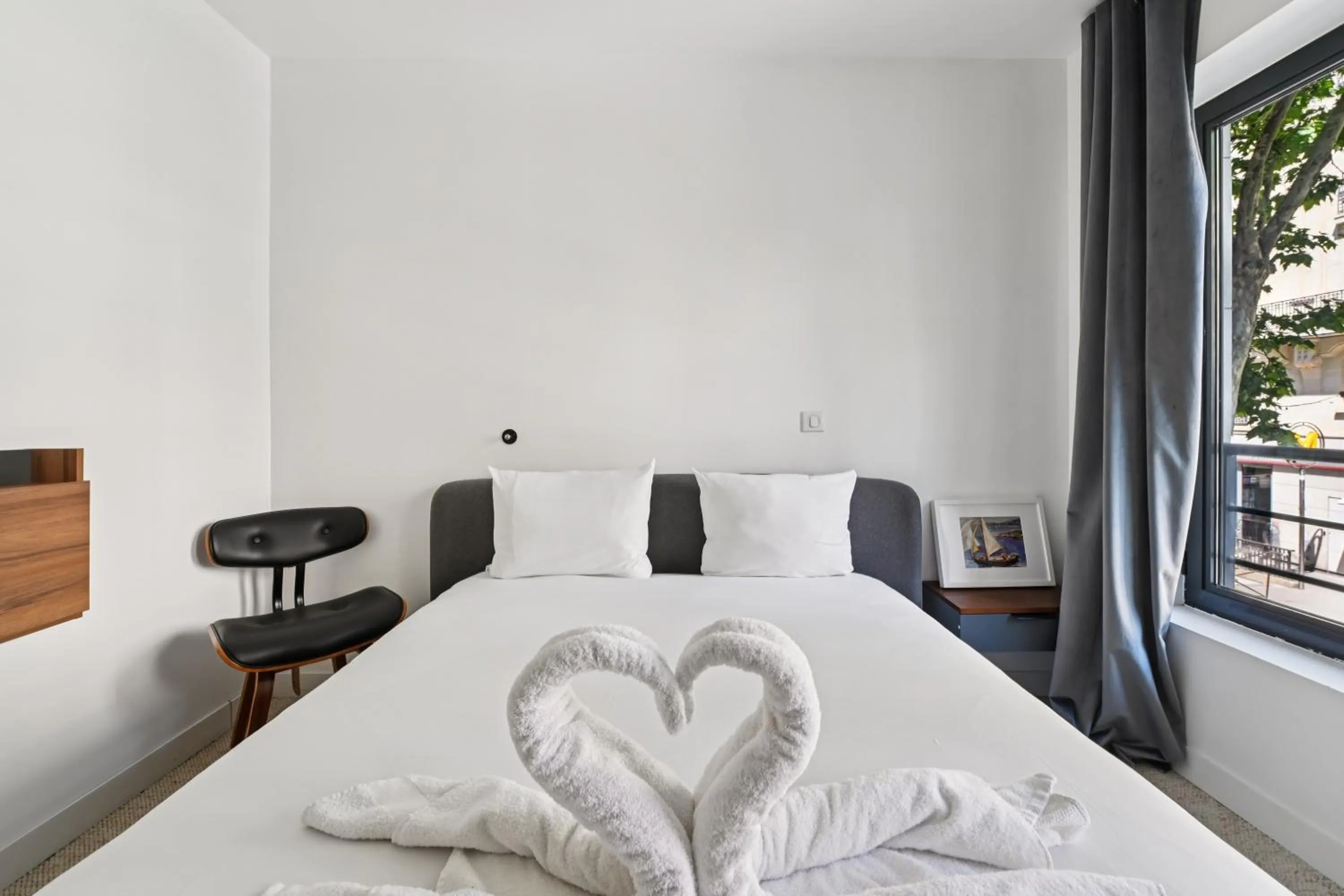 Bed in Résidence AURMAT - Appart - Hôtel - Boulogne - Paris