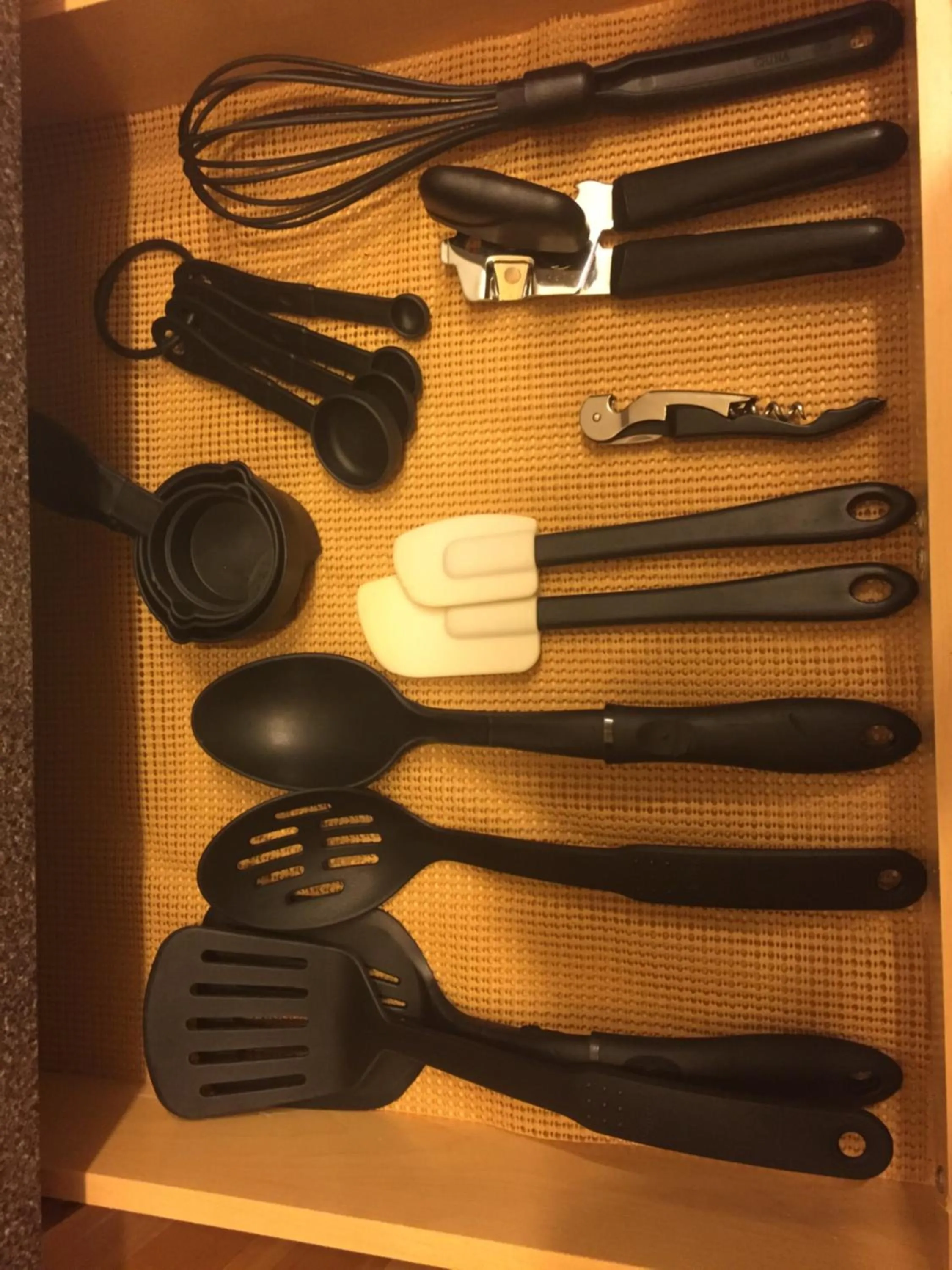 Kitchen or kitchenette in Lux Townhouse, Walk to All, Sleeps 6 Adults