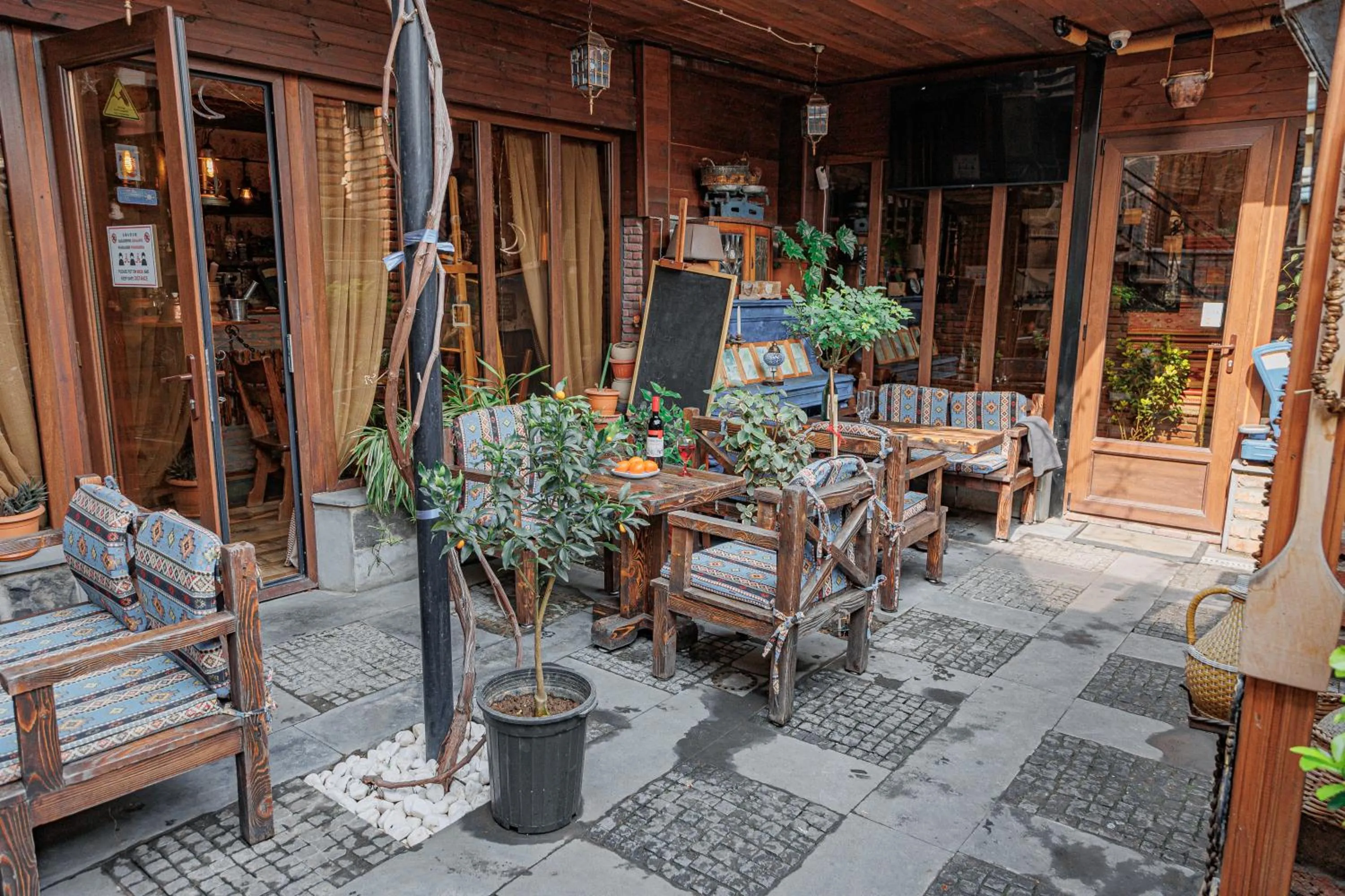 Restaurant/places to eat in Piano Borracho Boutique Hotel Old Tbilisi