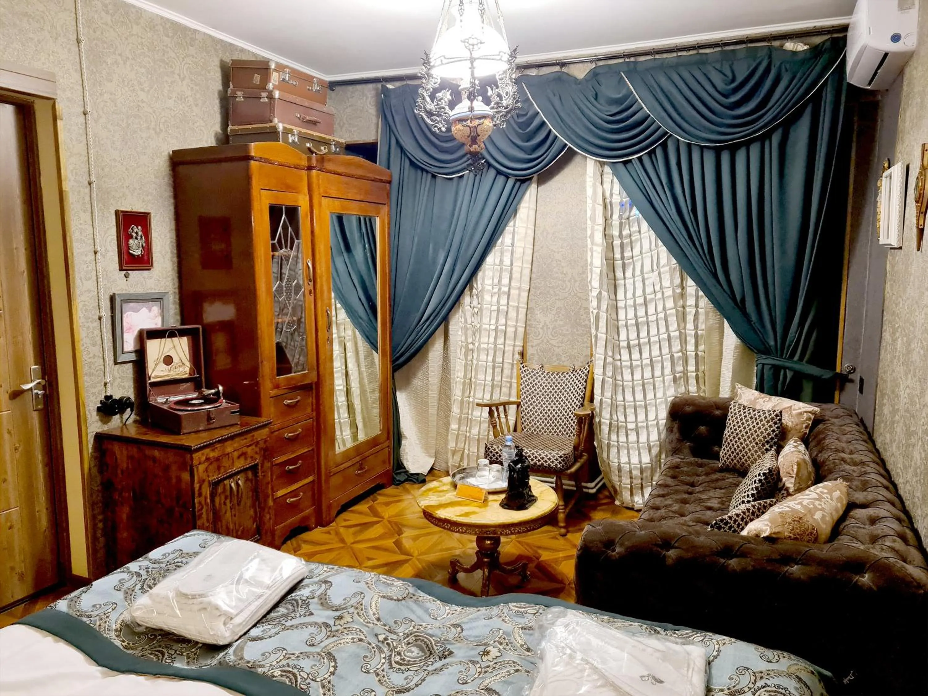 Living room, Bed in Piano Borracho Boutique Hotel Old Tbilisi