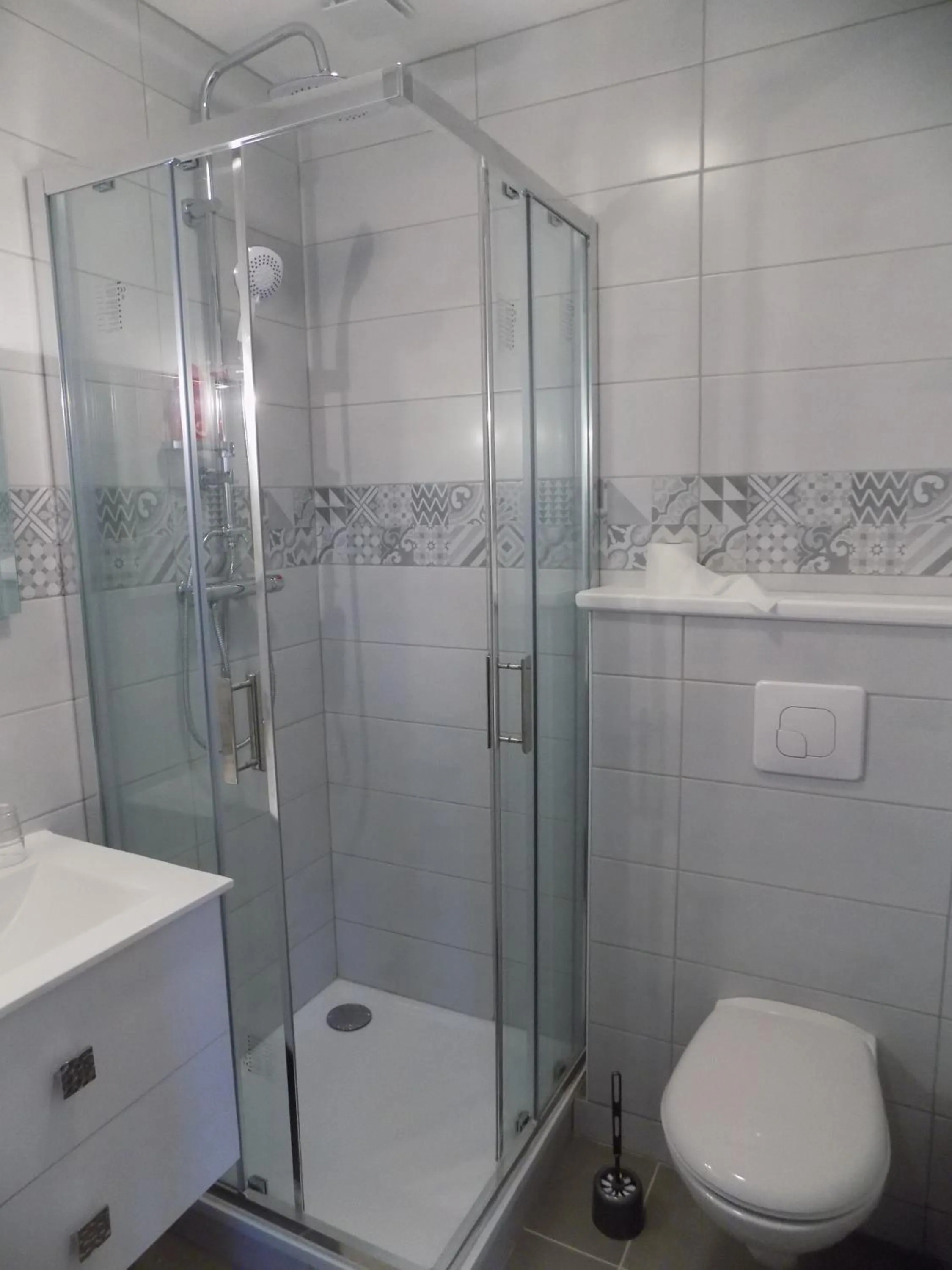 Shower in Chambres d'hôtes à Raveau