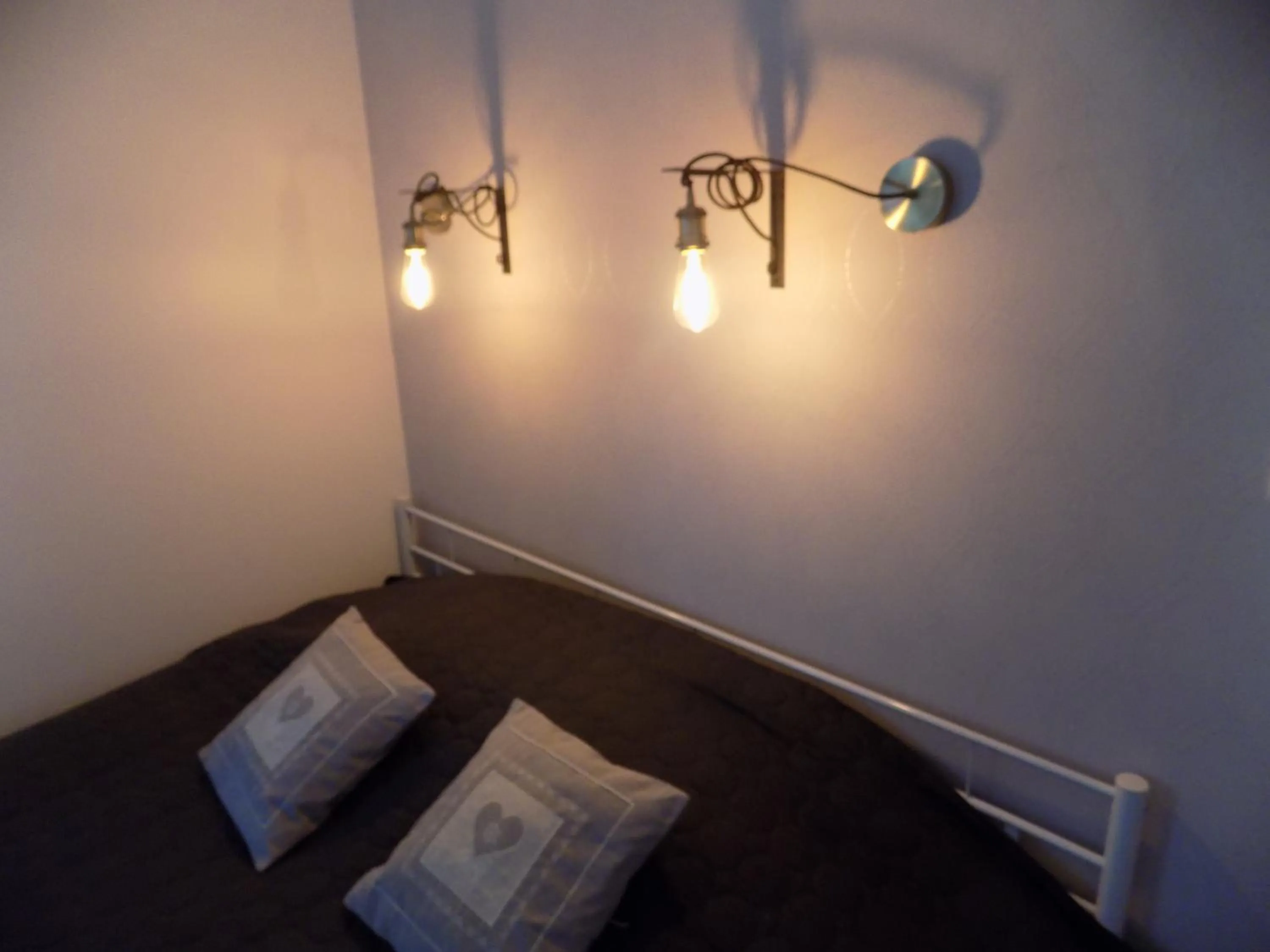 Decorative detail, Bed in Chambres d'hôtes à Raveau