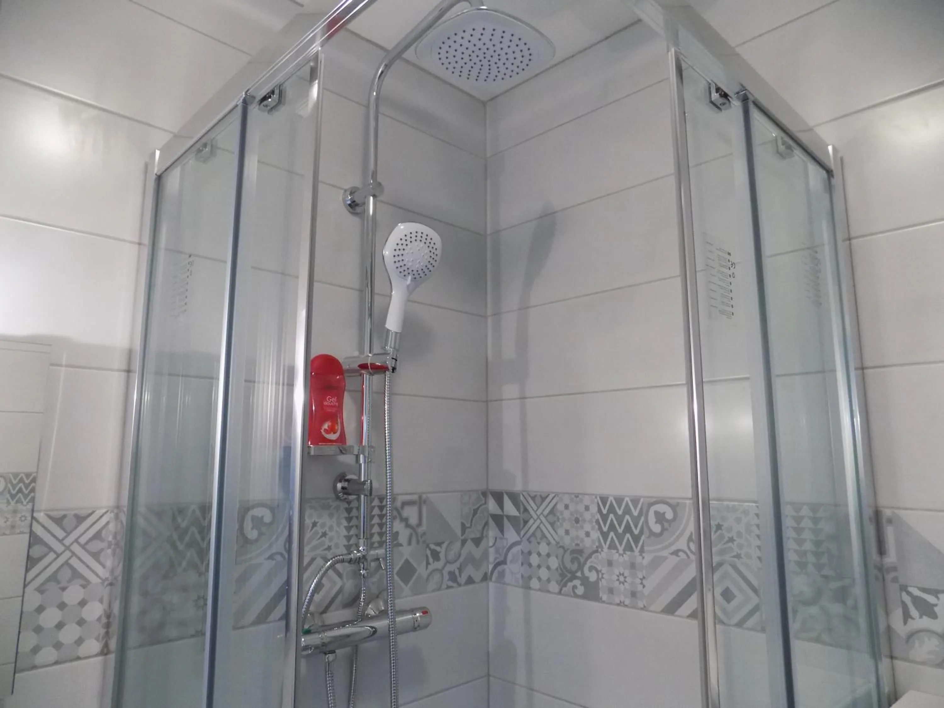 Shower in Chambres d'hôtes à Raveau