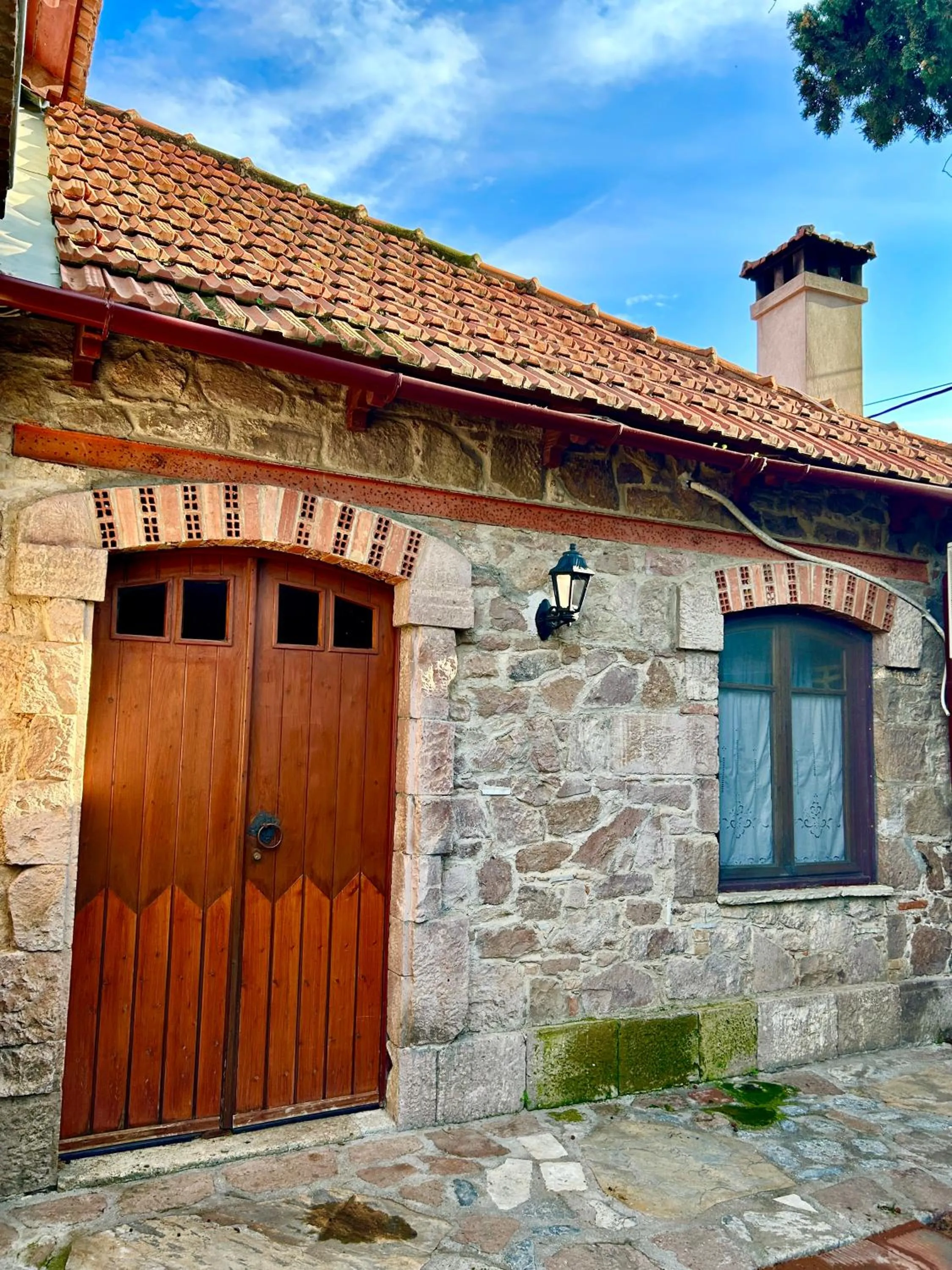 Facade/entrance in Loriet Hotel