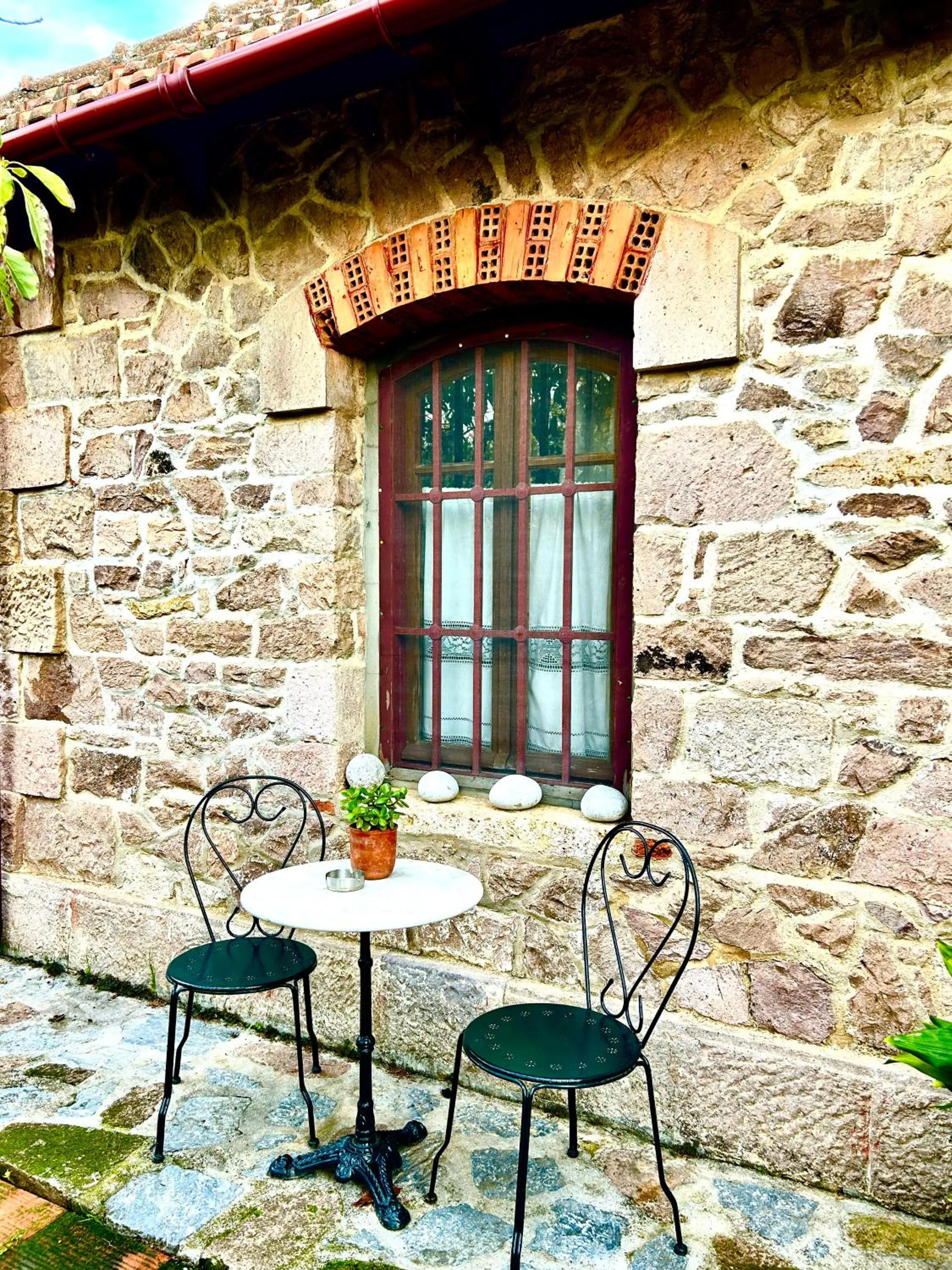 Patio in Loriet Hotel