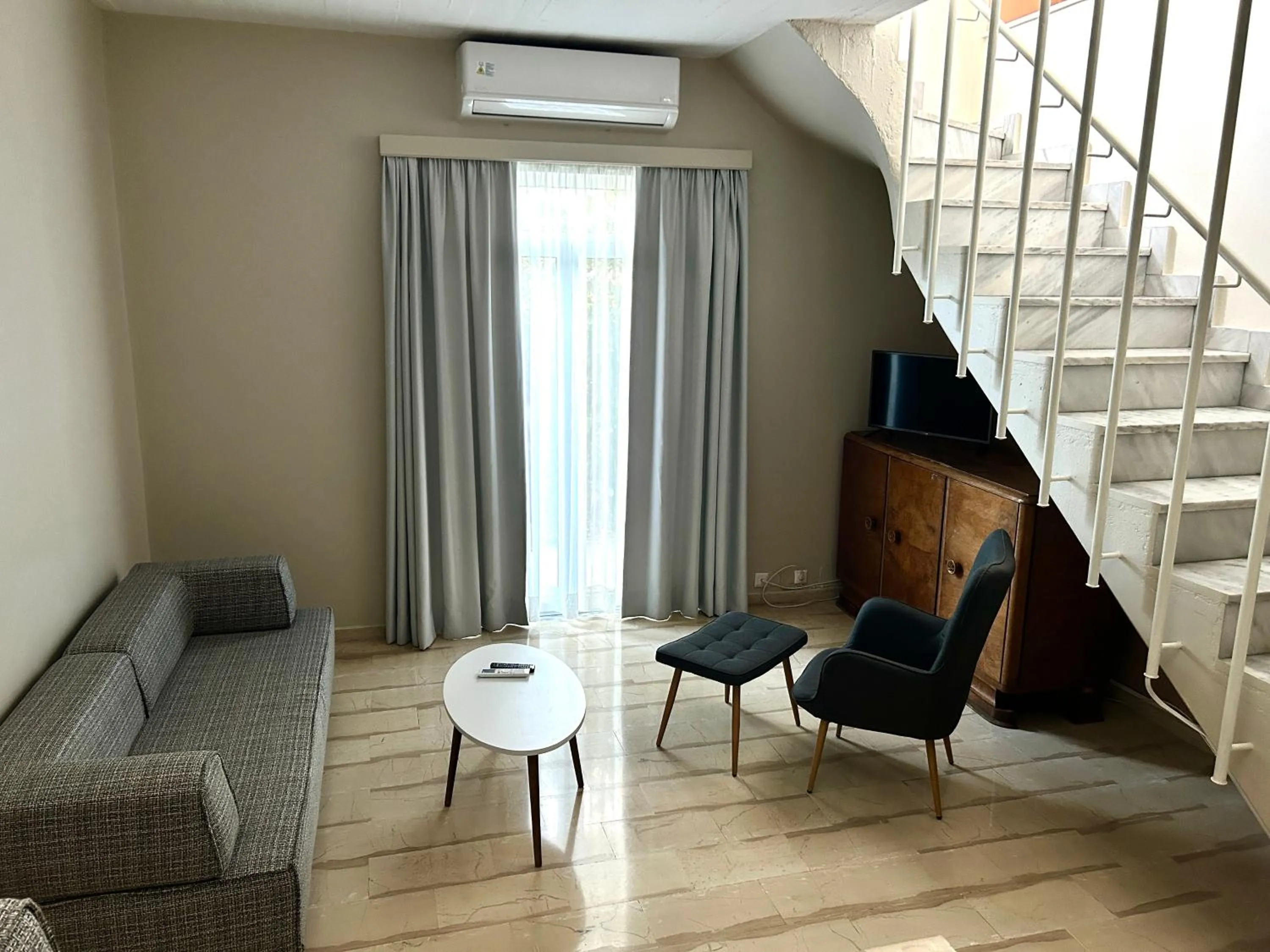 Living room in Loriet Hotel