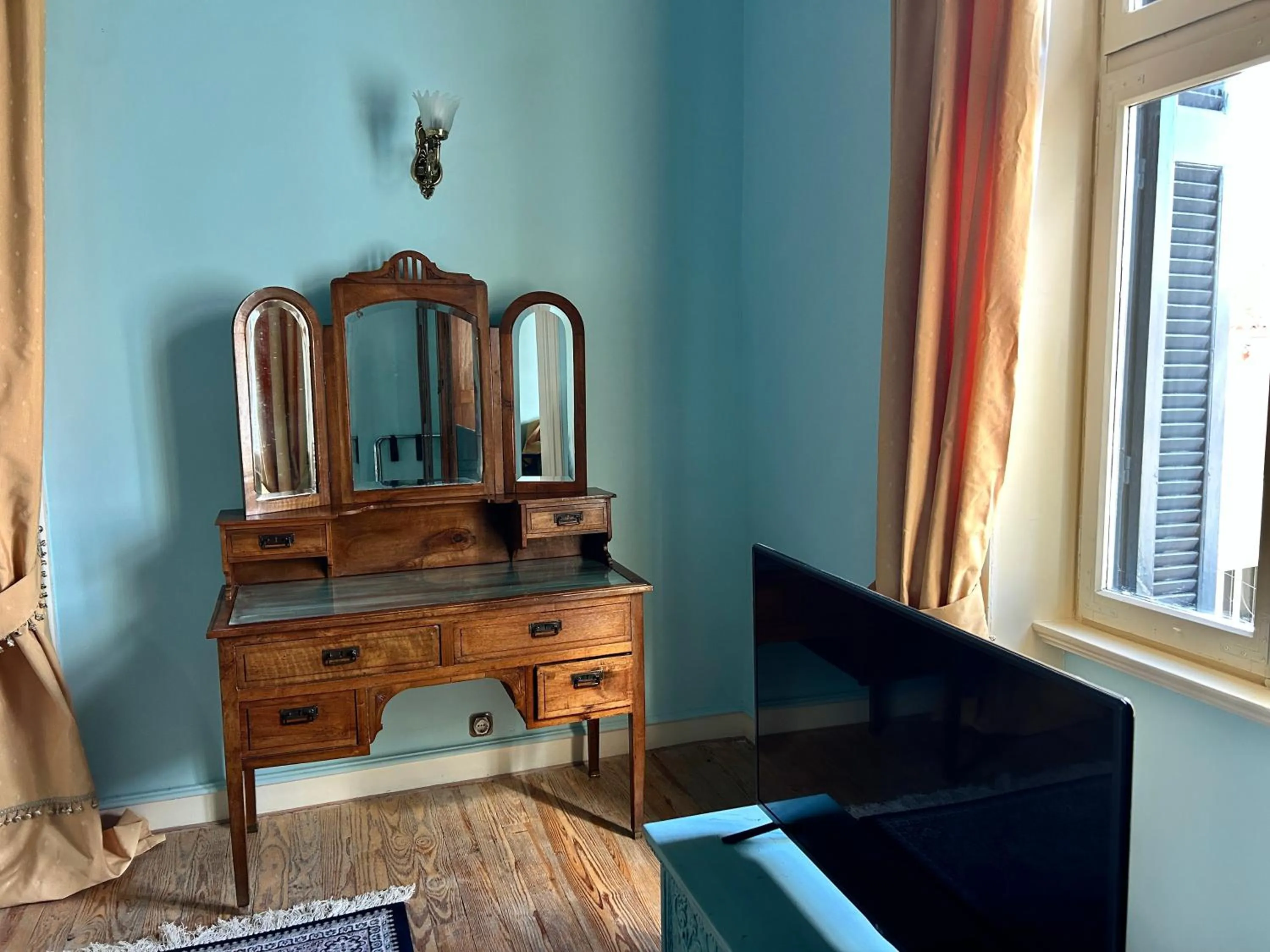 TV and multimedia in Loriet Hotel