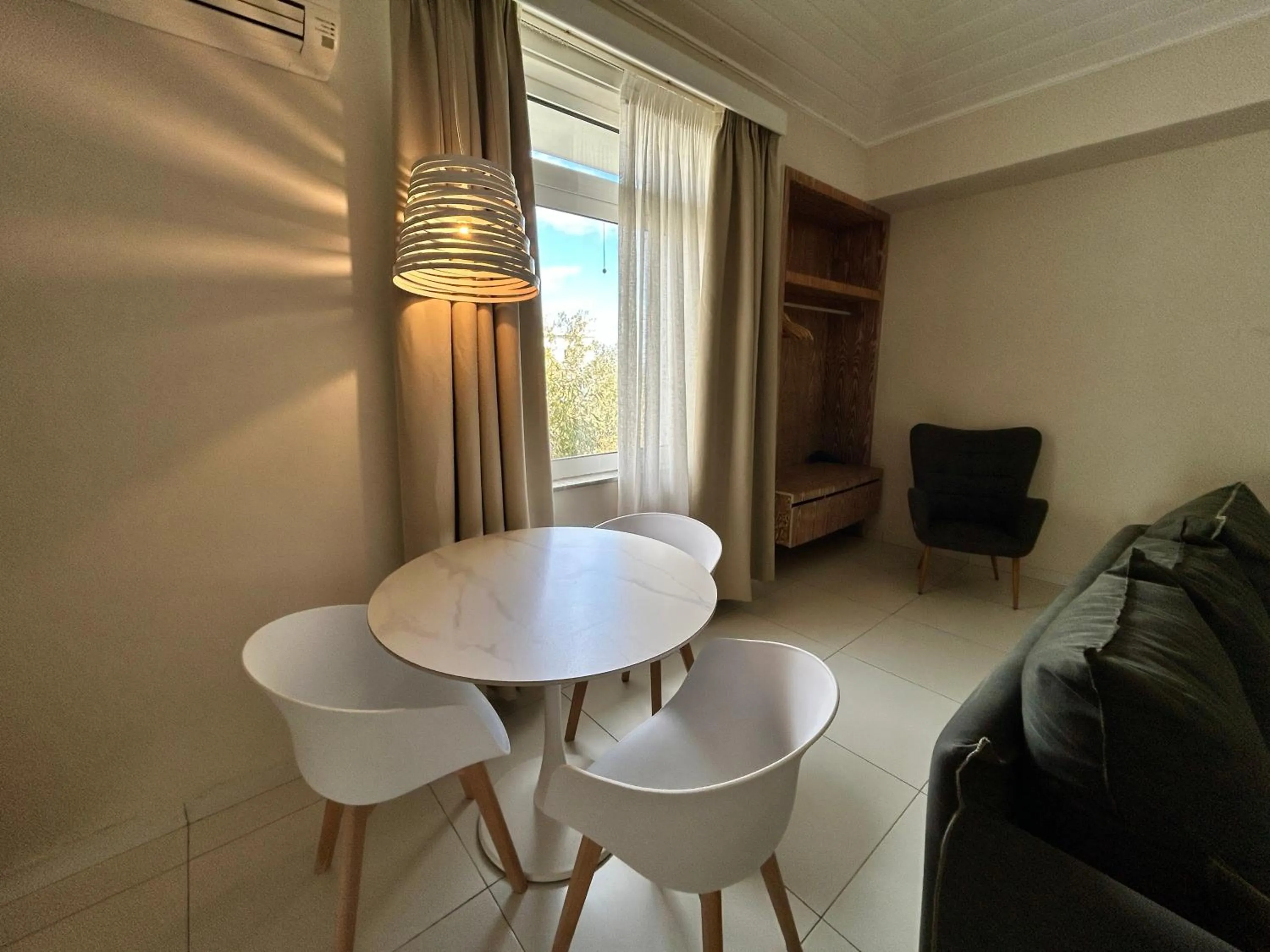 Photo of the whole room in Loriet Hotel