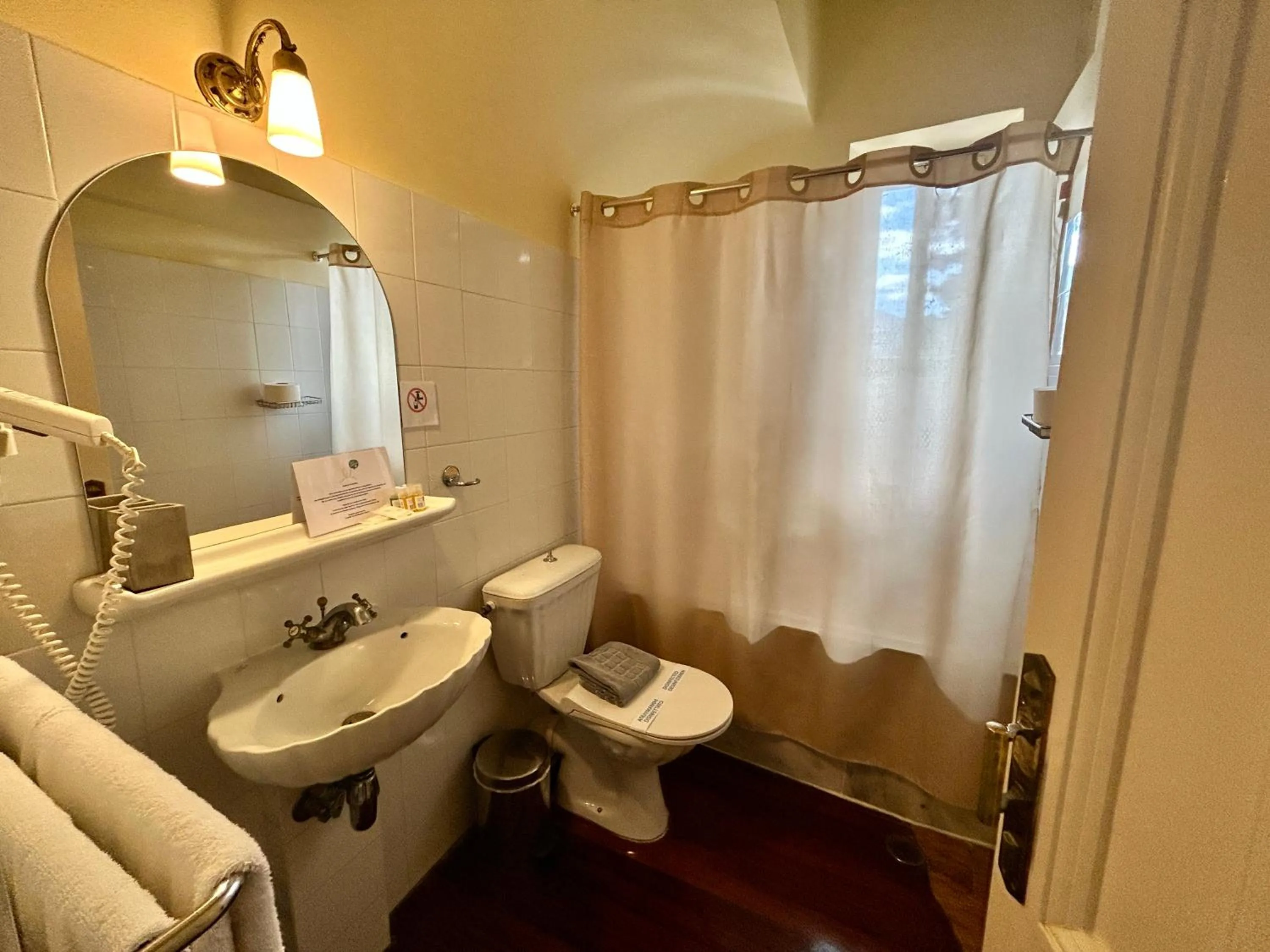 Bathroom in Loriet Hotel