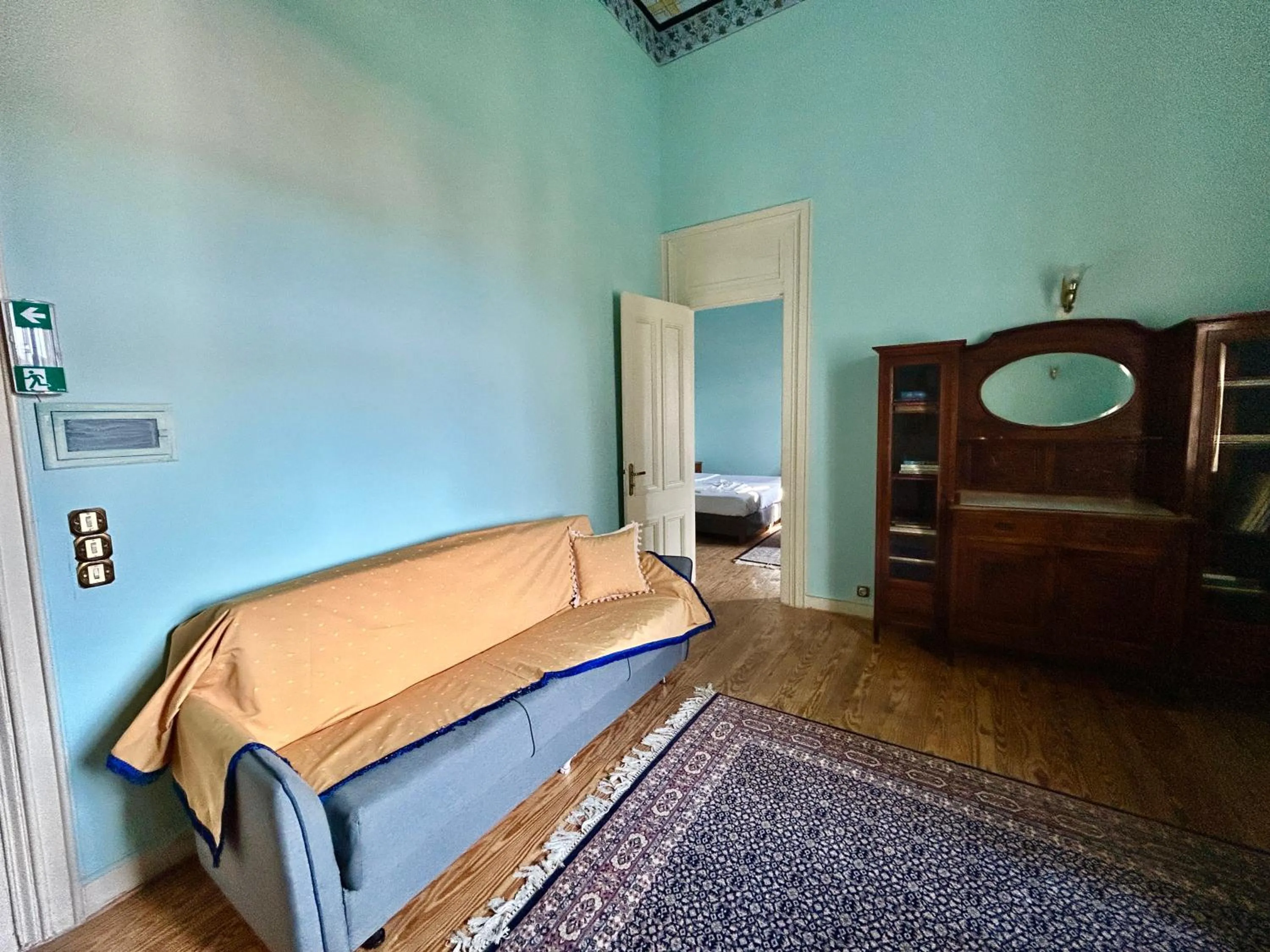 Photo of the whole room, Bed in Loriet Hotel