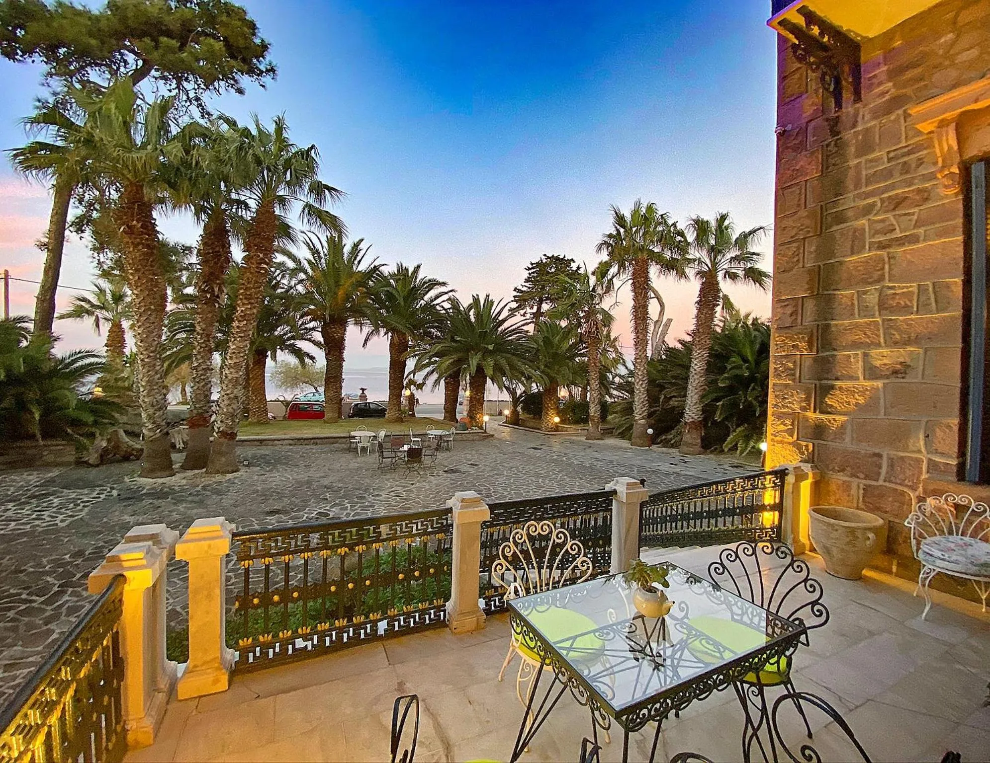 Patio in Loriet Hotel