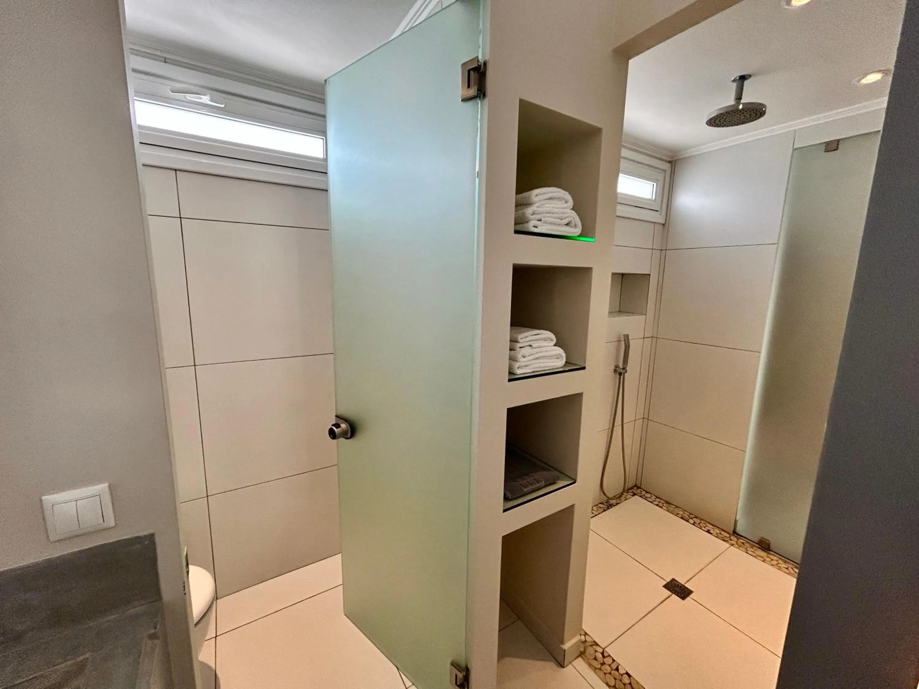 Bathroom in Loriet Hotel