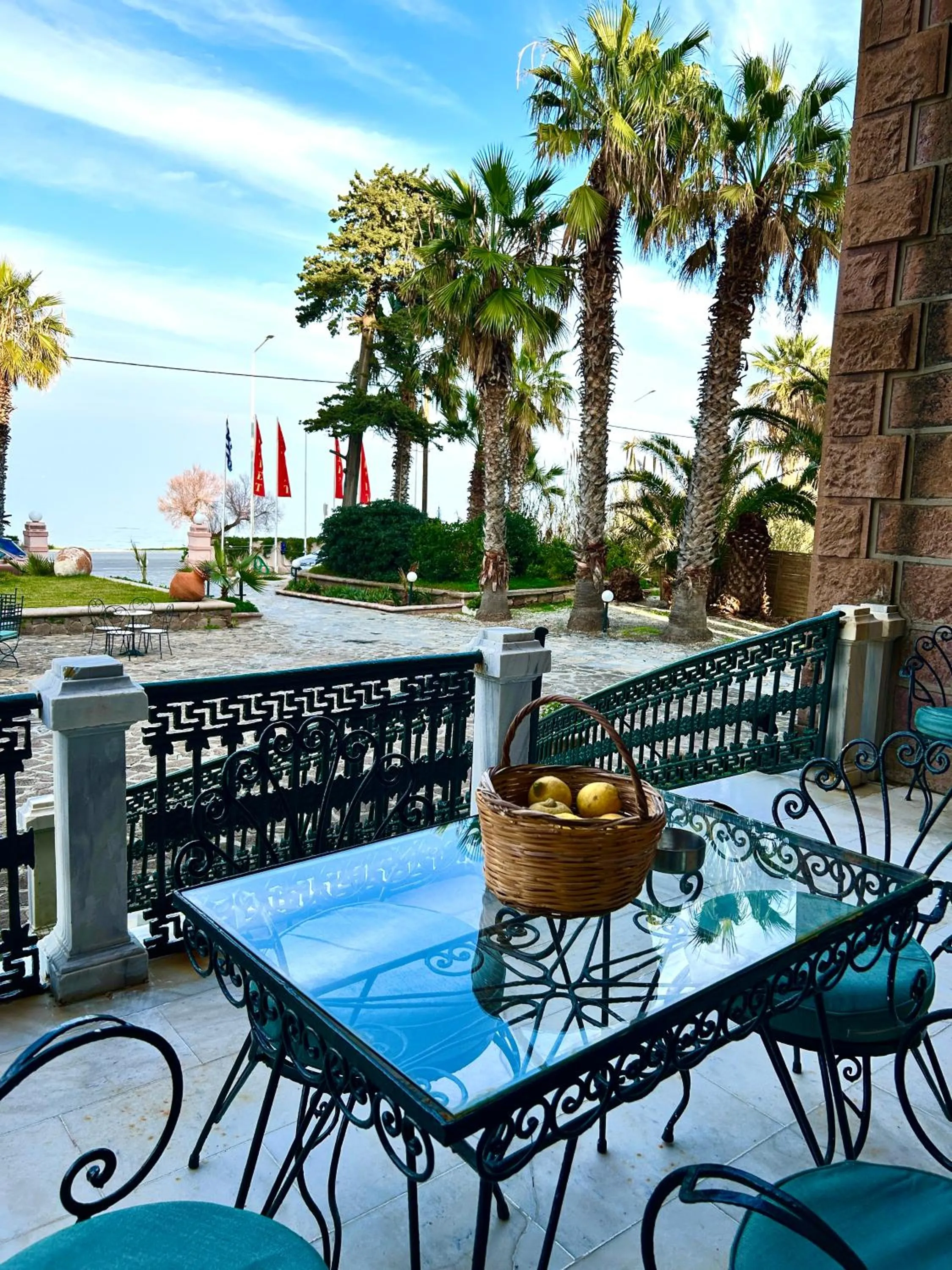 Patio in Loriet Hotel