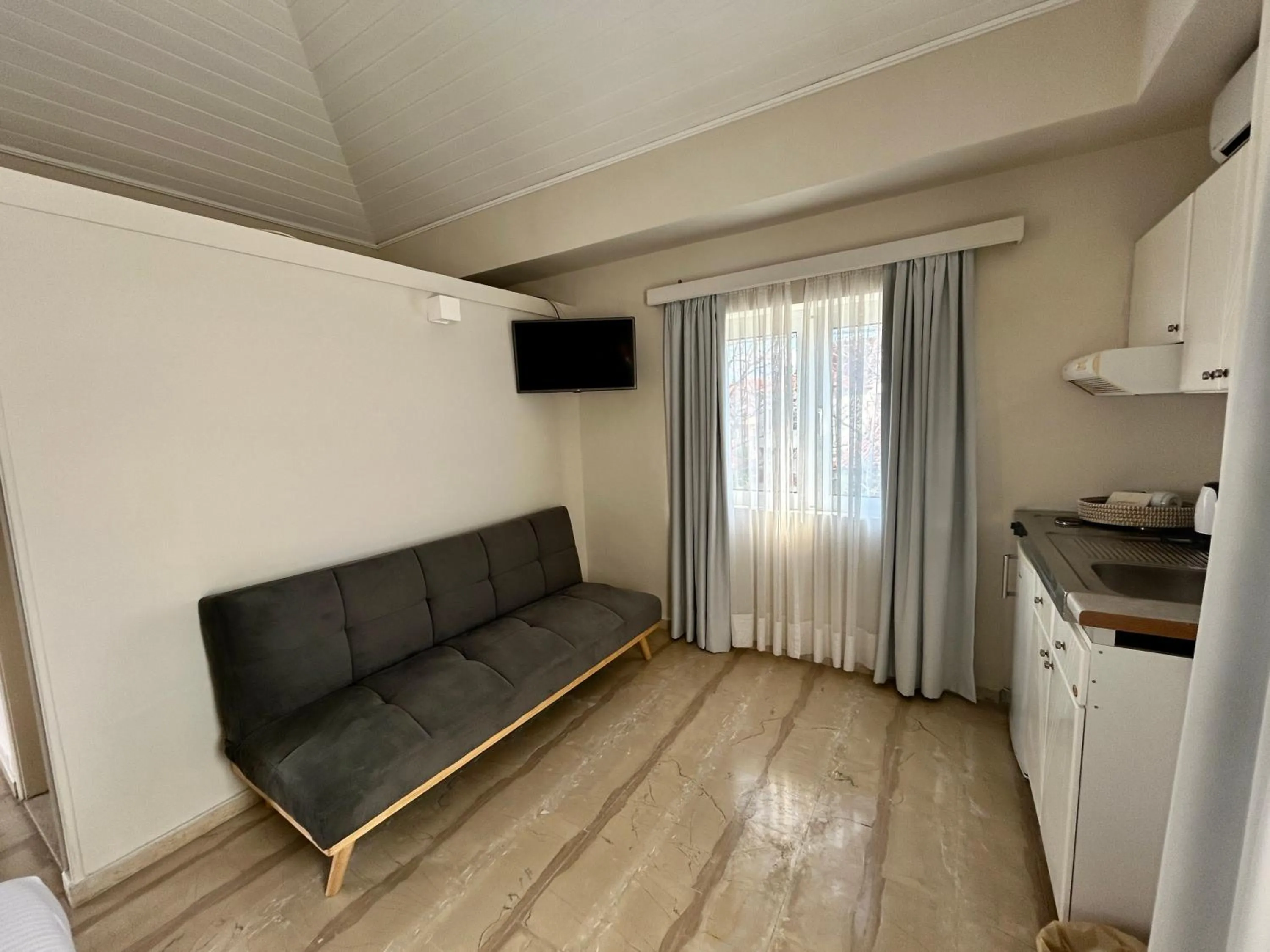 Kitchen or kitchenette in Loriet Hotel