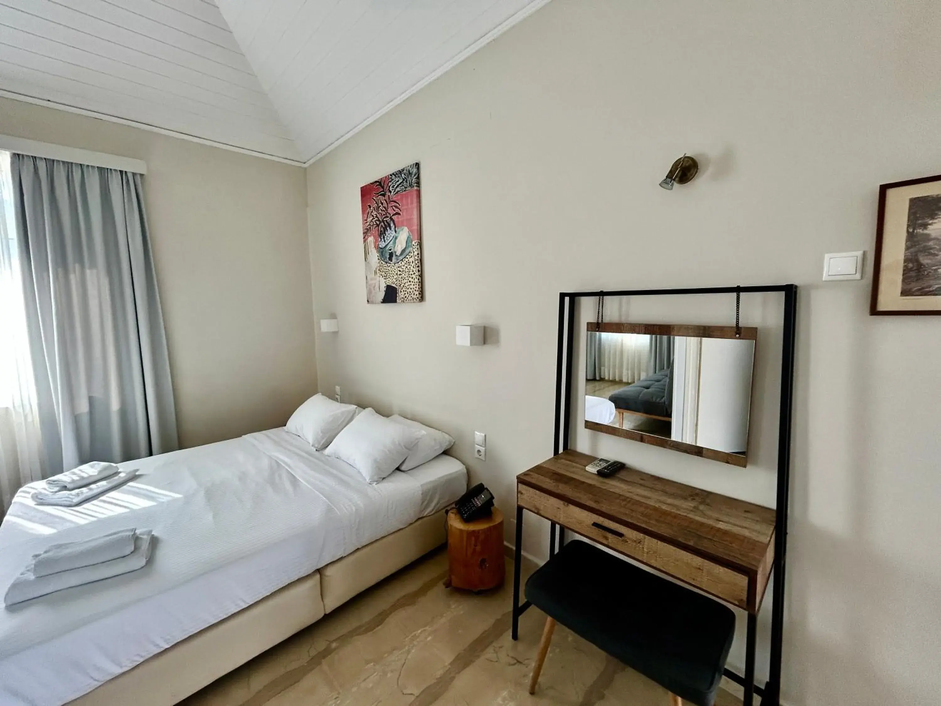 Bedroom, Bed in Loriet Hotel Bedroom, Bed in Loriet Hotel