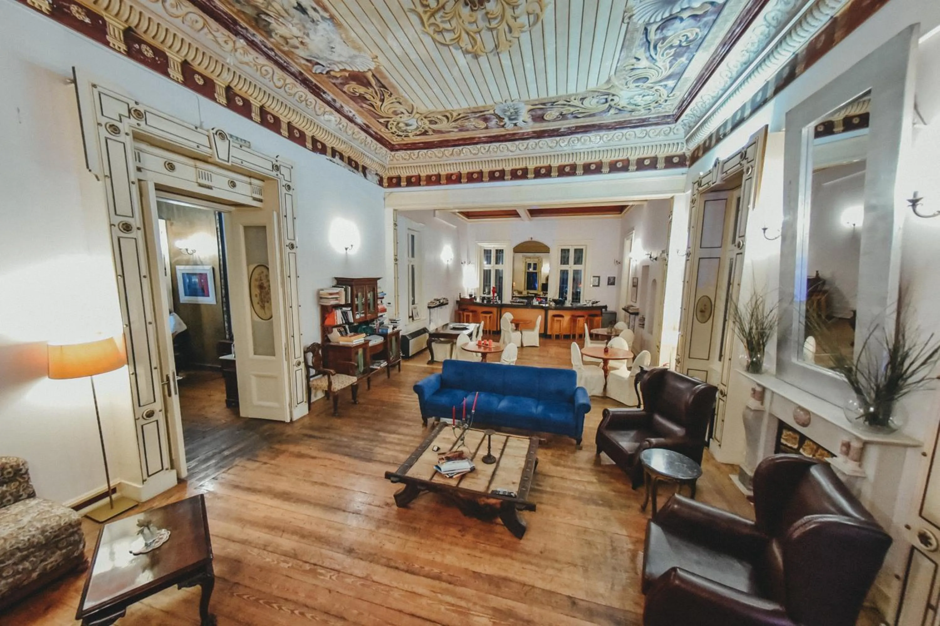 Living room in Loriet Hotel