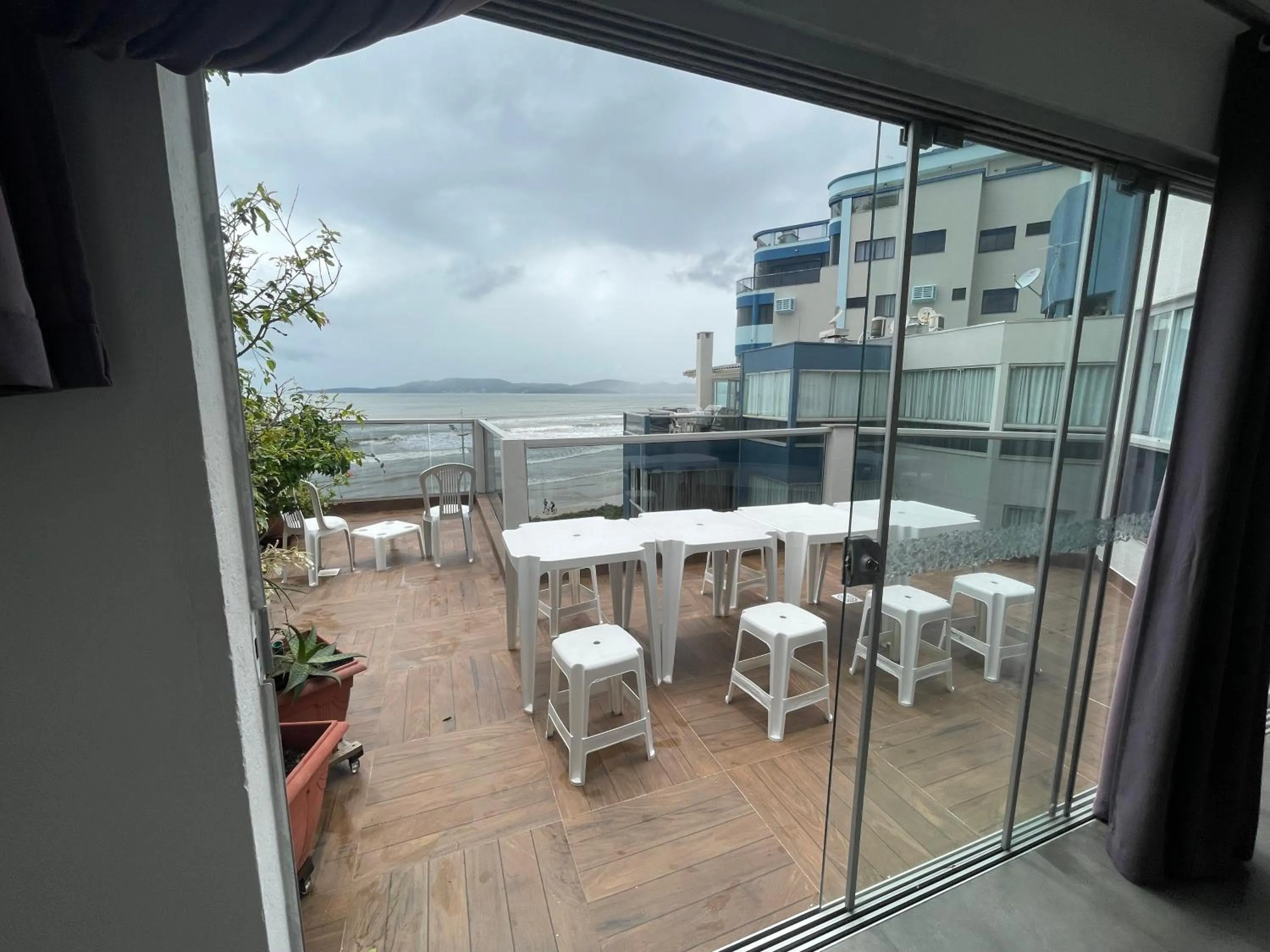 View (from property/room) in Itapema-Meia Praia- 3 quartos - Frente Mar!