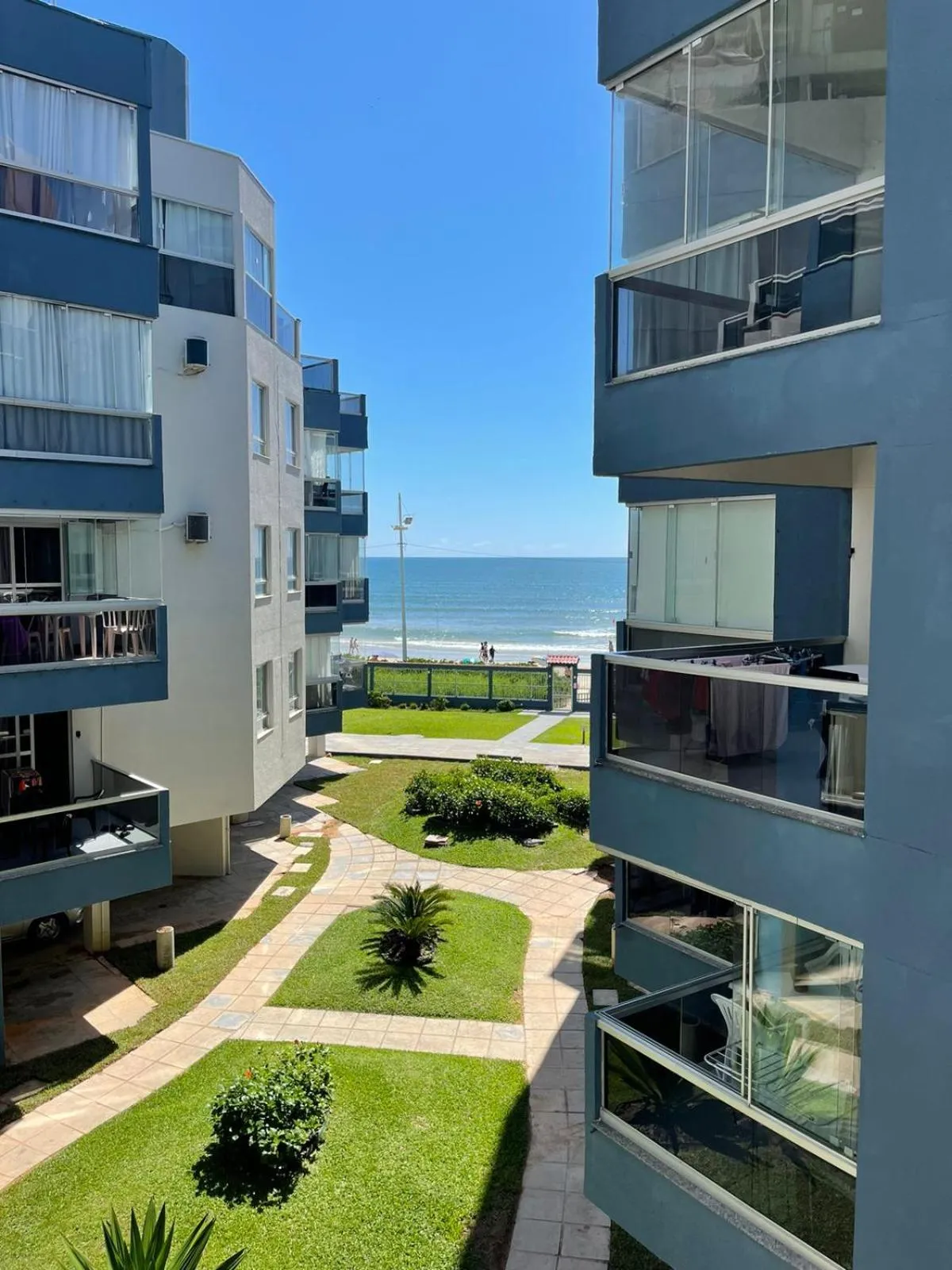 Property building in Itapema-Meia Praia- 3 quartos - Frente Mar!