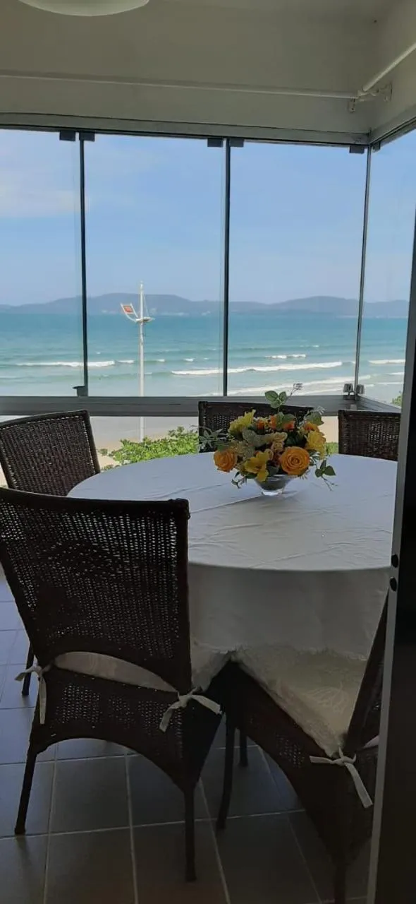 Natural landscape in Itapema-Meia Praia- 3 quartos - Frente Mar!