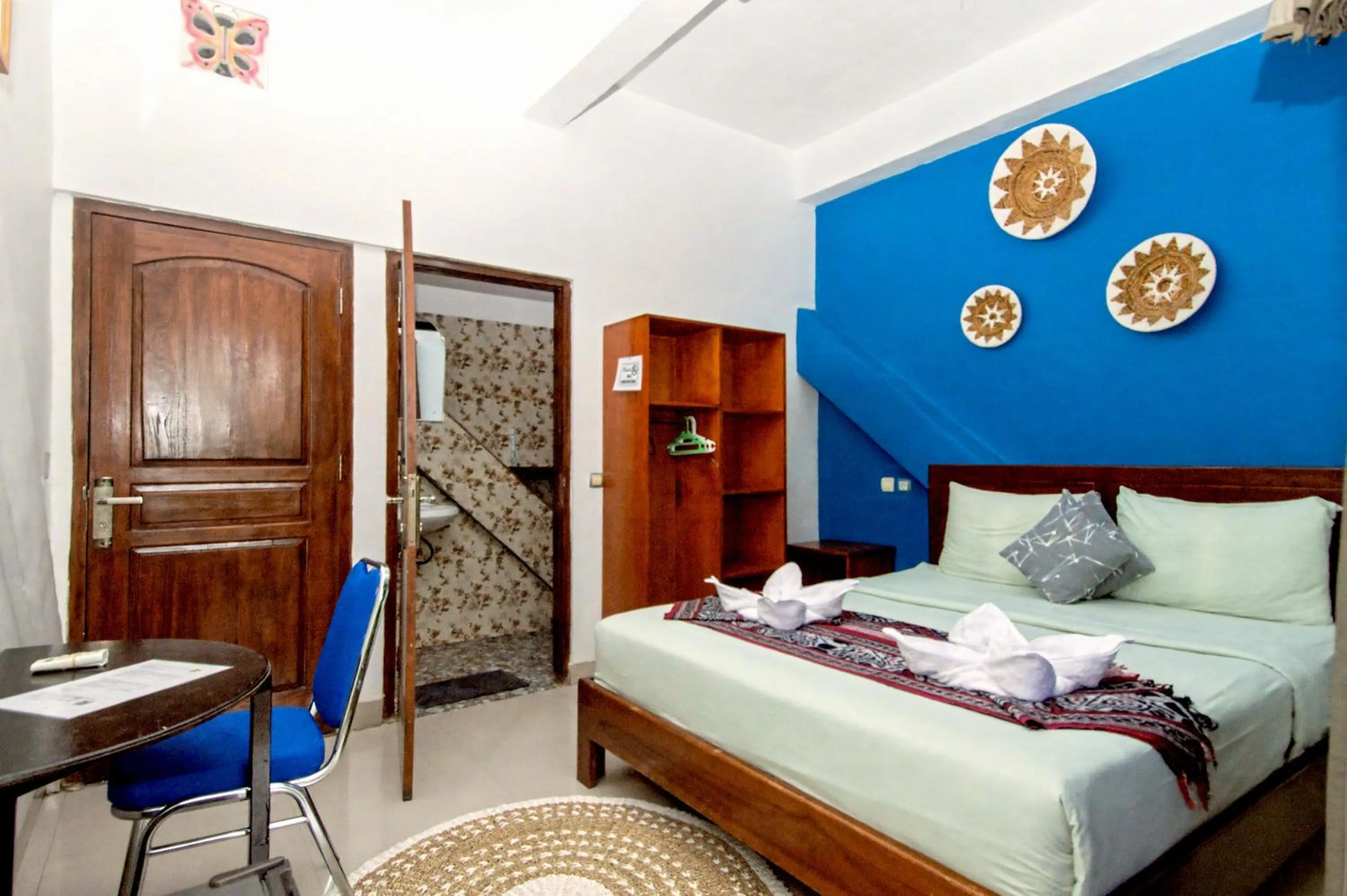 Bed in Hotel Bonne Nuit