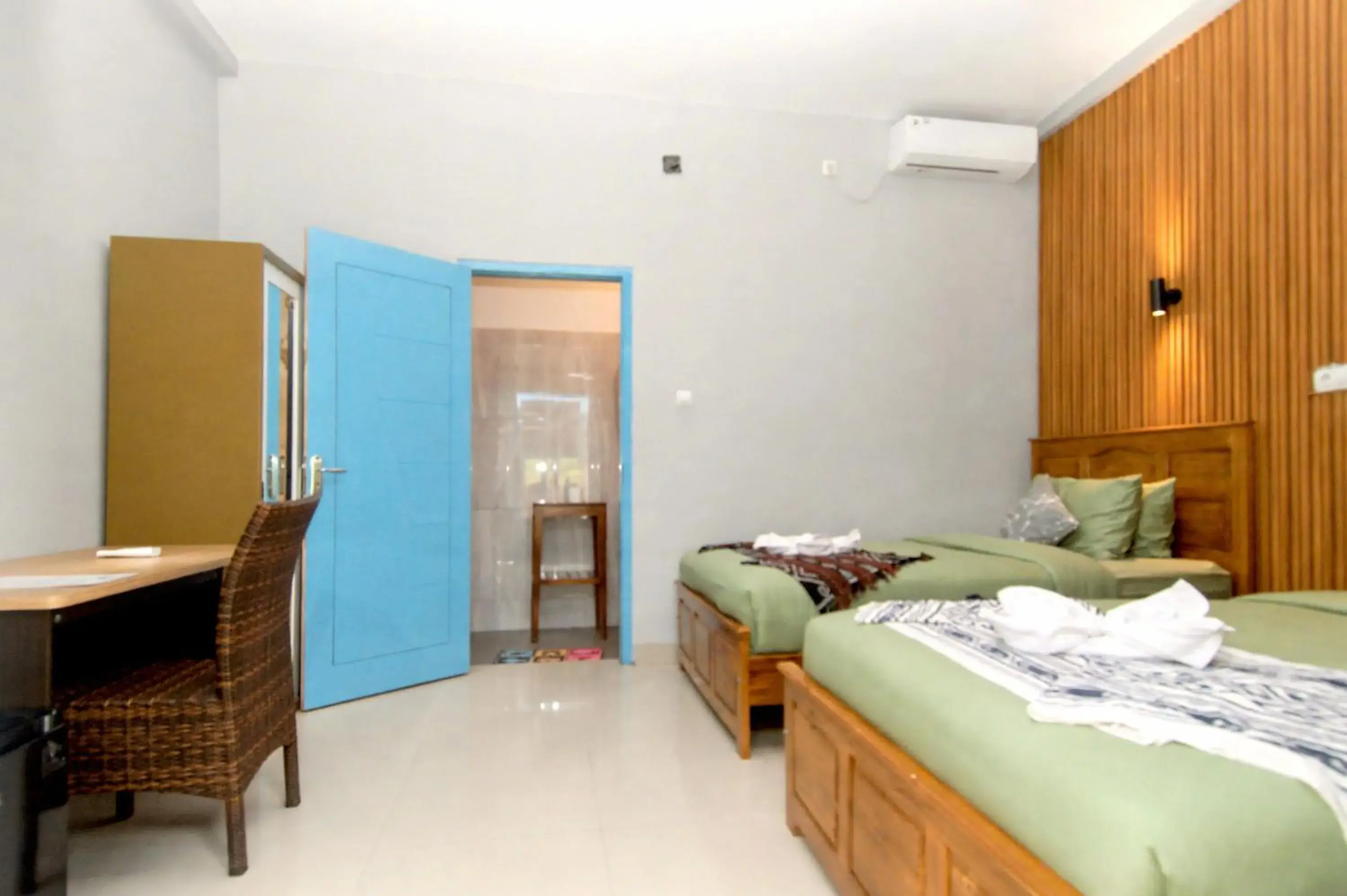 Twin Room with Balcony - single occupancy in Hotel Bonne Nuit Twin Room with Balcony - single occupancy in Hotel Bonne Nuit