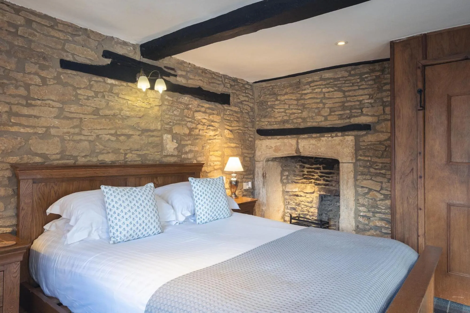 Bedroom, Bed in The Lamb Inn