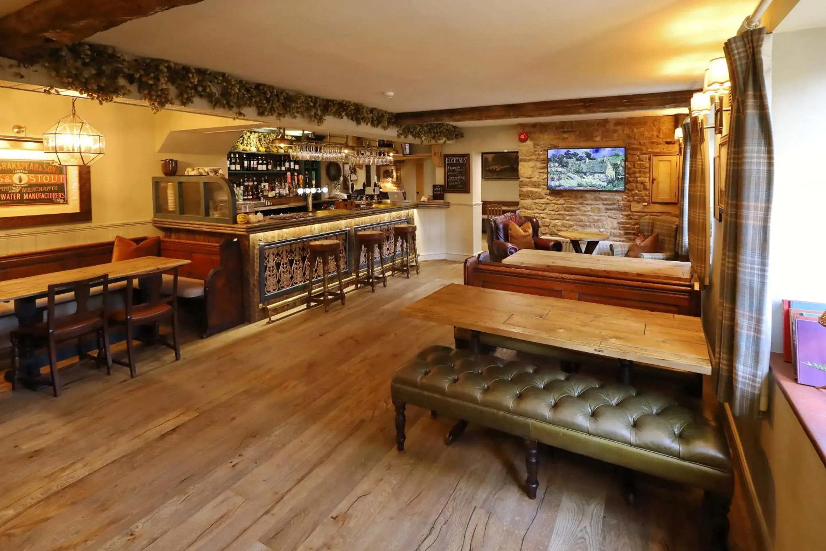 Lounge or bar in The Lamb Inn Lounge or bar in The Lamb Inn