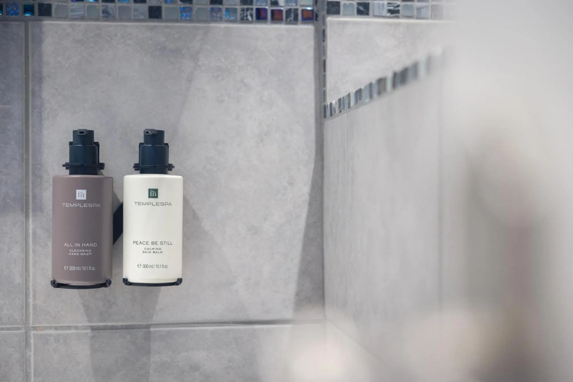 Bedroom in The Lamb Inn